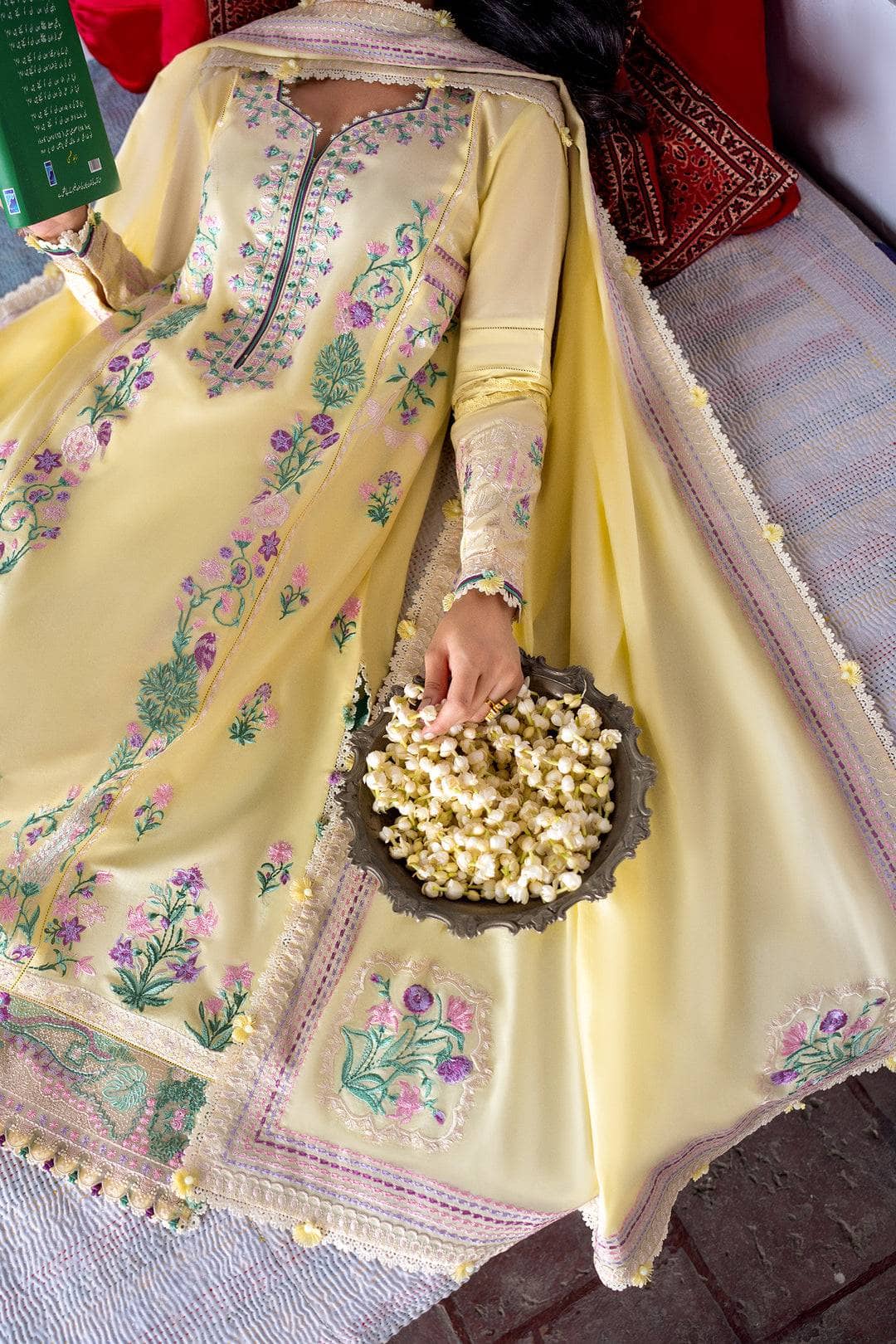 img_zaha_festive_lawn_awwal_boutique