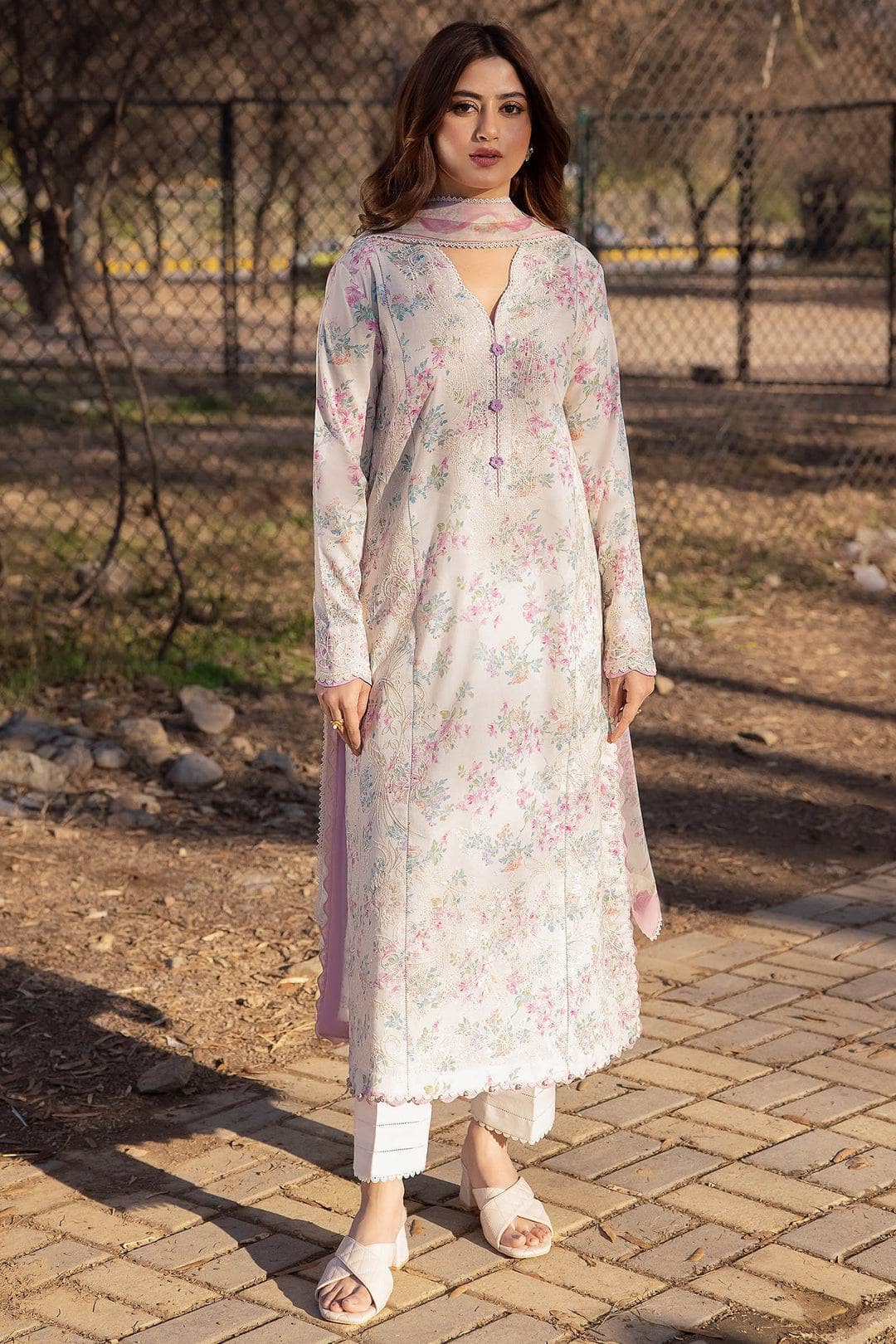 img_zaha_lawn_24_awwal_boutique