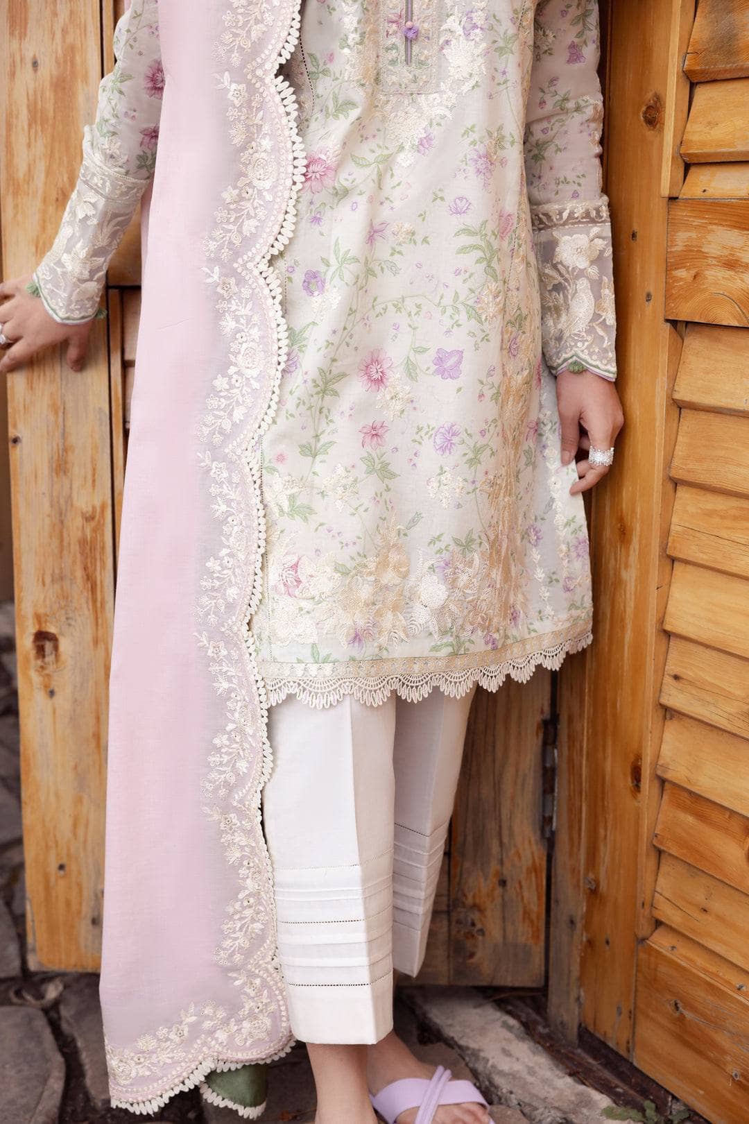 img_zaha_lawn_24_awwal_boutique