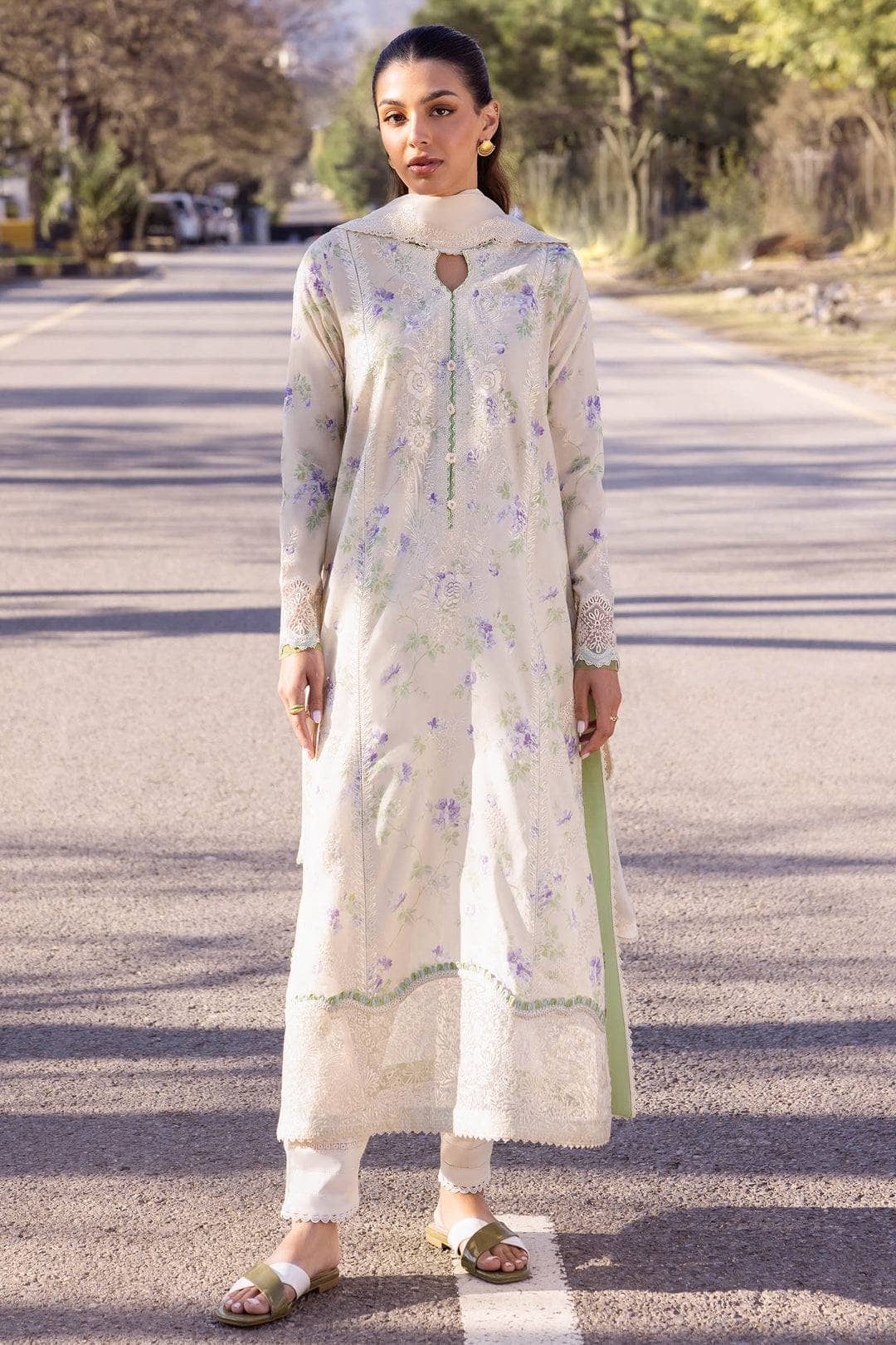 img_zaha_lawn_24_awwal_boutique