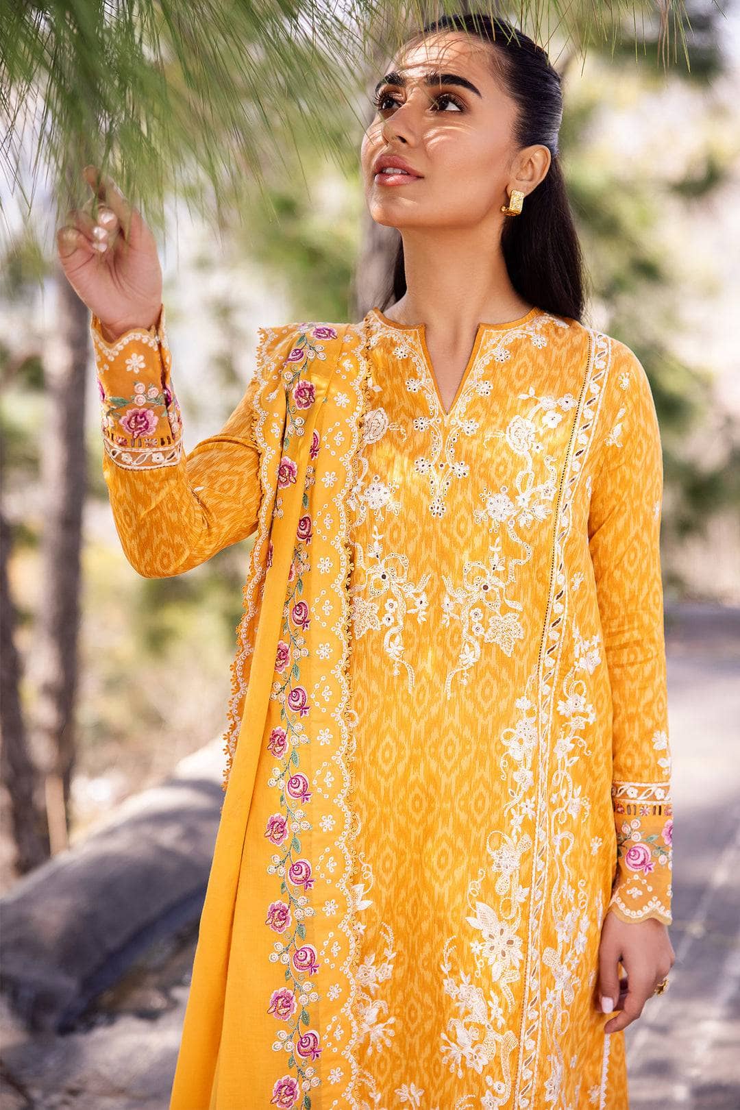 img_zaha_lawn_24_awwal_boutique