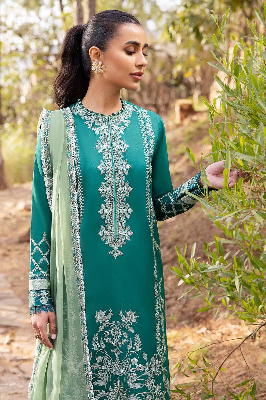 img_zaha_lawn_24_awwal_boutique