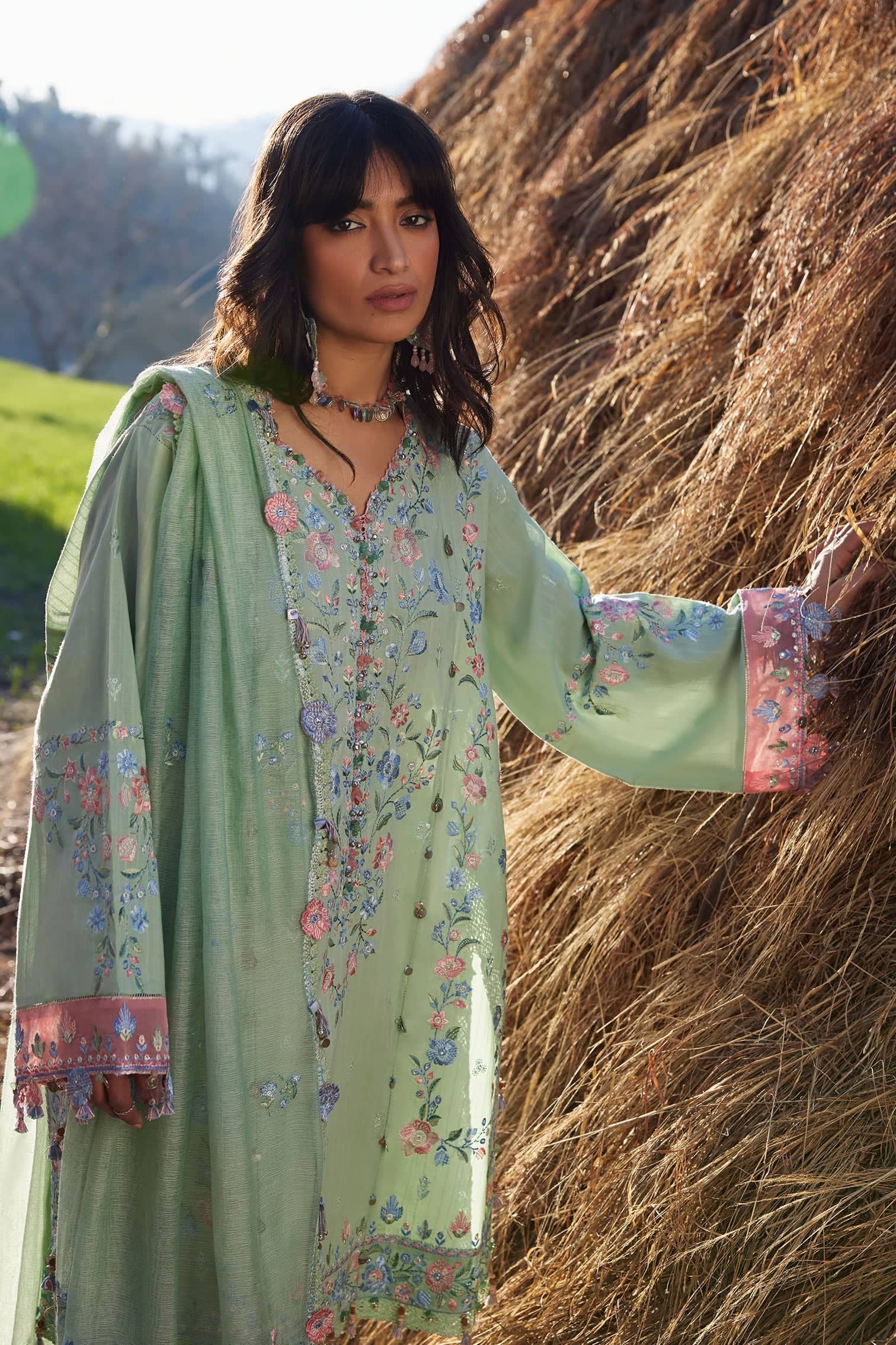 img_zaha_lawn_awwal_boutique
