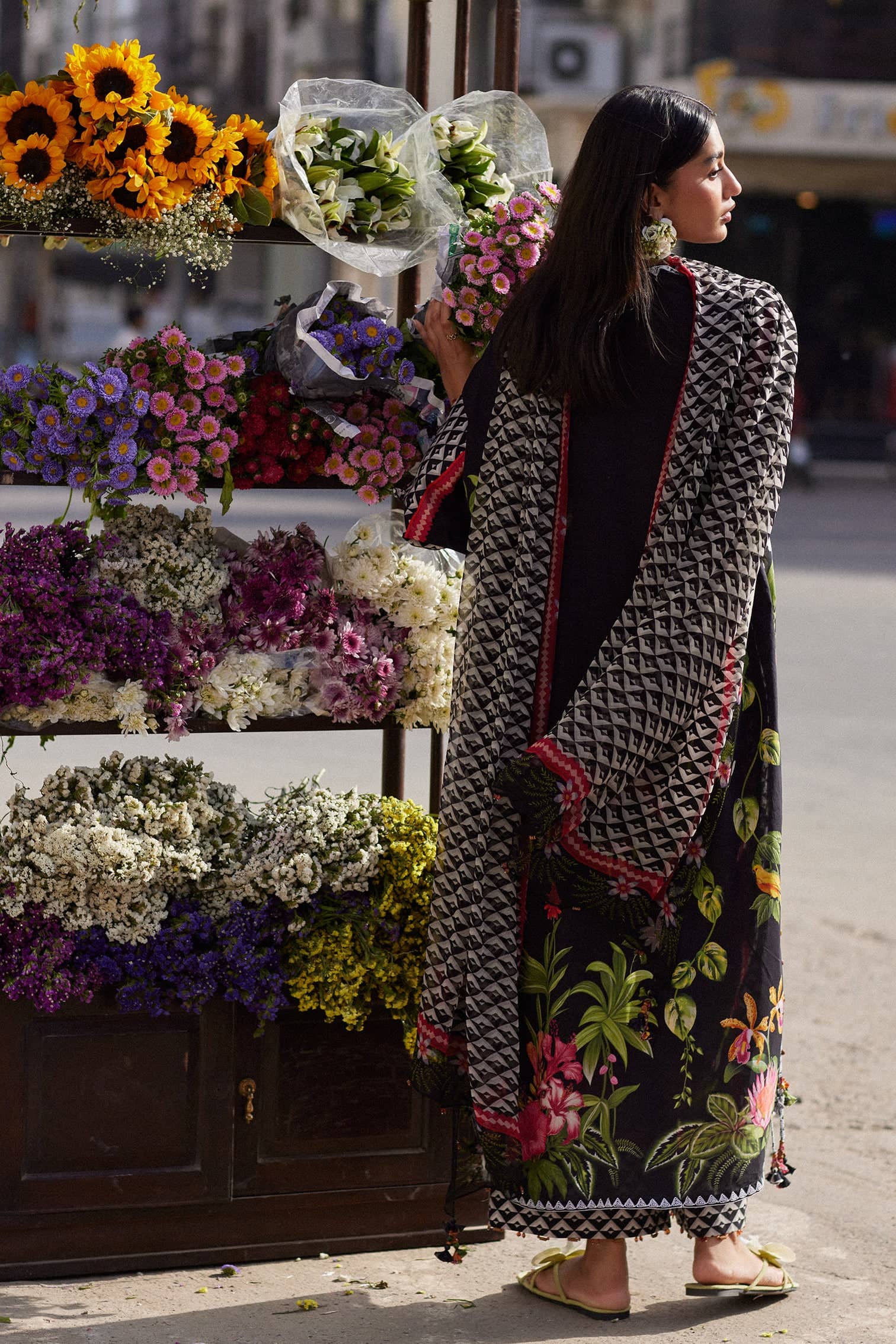 Restocked/Zaha Wildflower Luxury Lawns/MIDNIGHT BLOOM (ZF26-04)