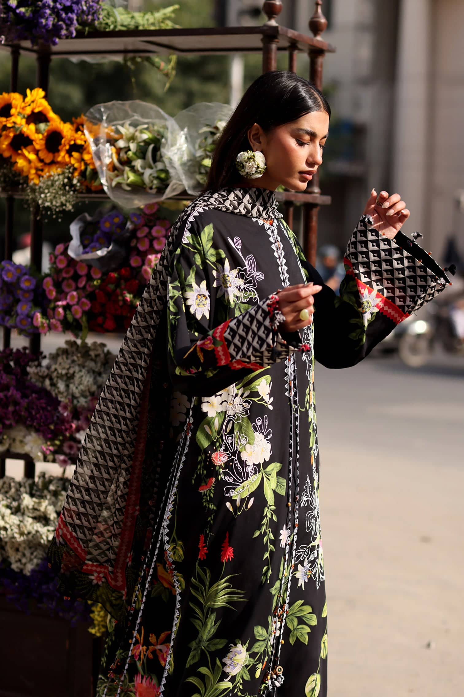 Restocked/Zaha Wildflower Luxury Lawns/MIDNIGHT BLOOM (ZF26-04)