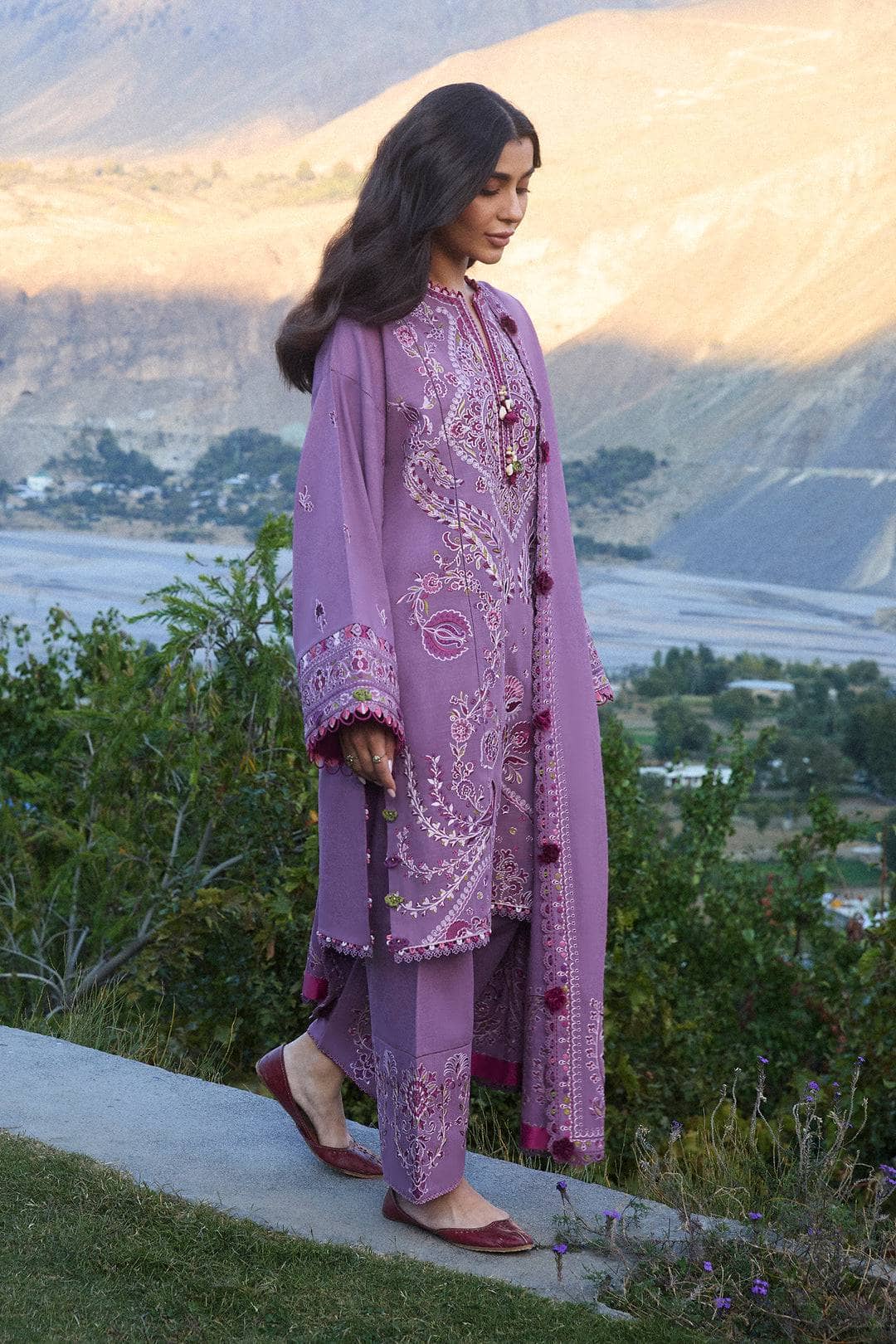 img_zaha_winter_24_awwal_boutique