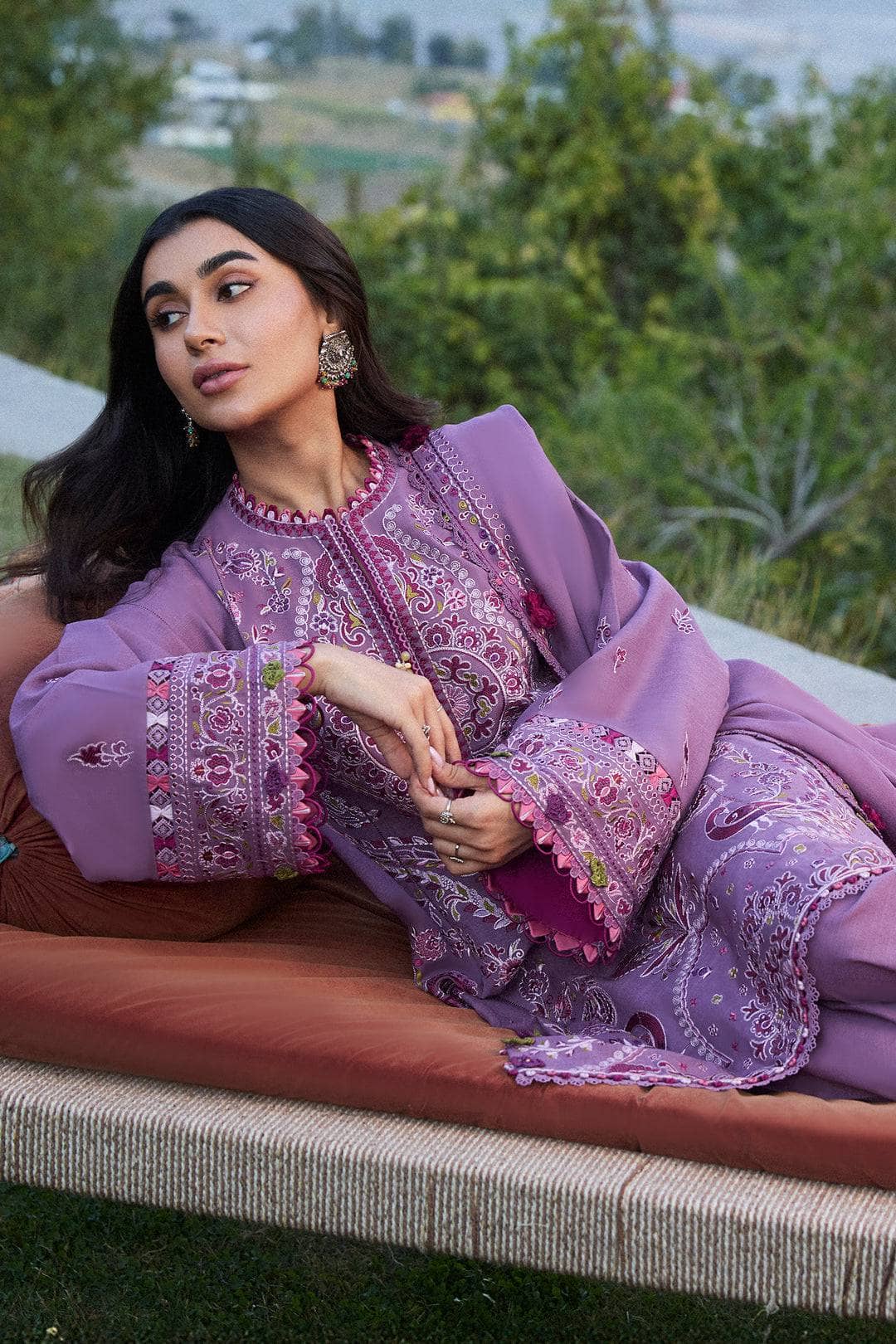 img_zaha_winter_24_awwal_boutique