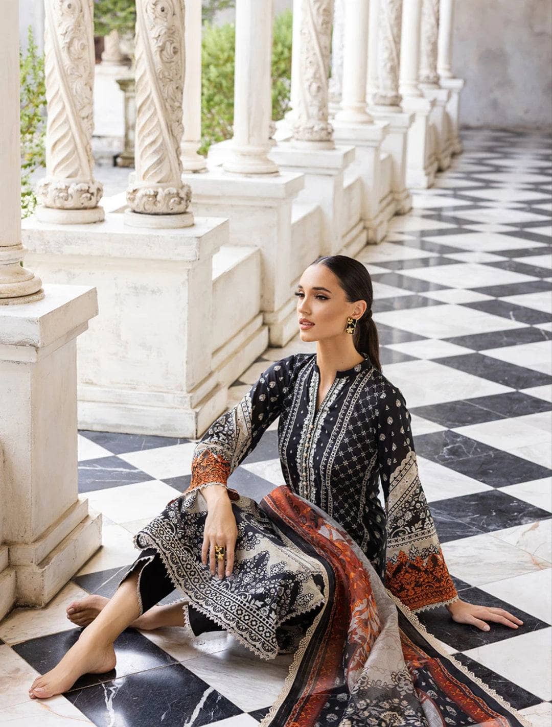 img_zainab_chottani_tahra_lawn_23_awwal_boutique