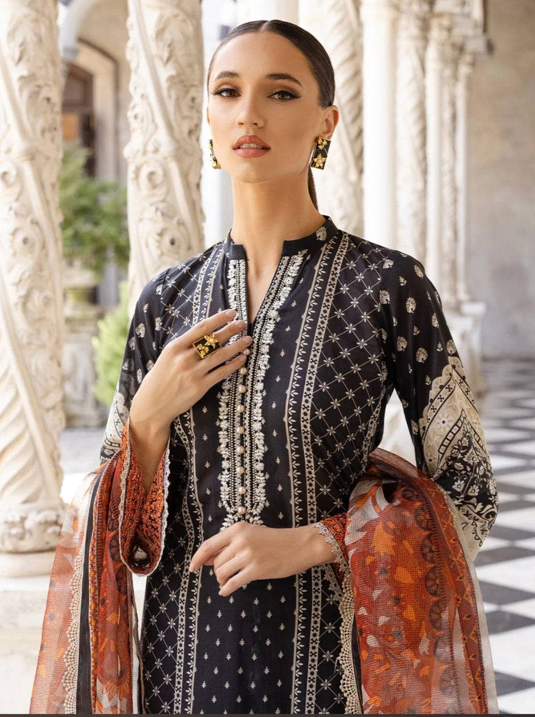 img_zainab_chottani_tahra_lawn_23_awwal_boutique