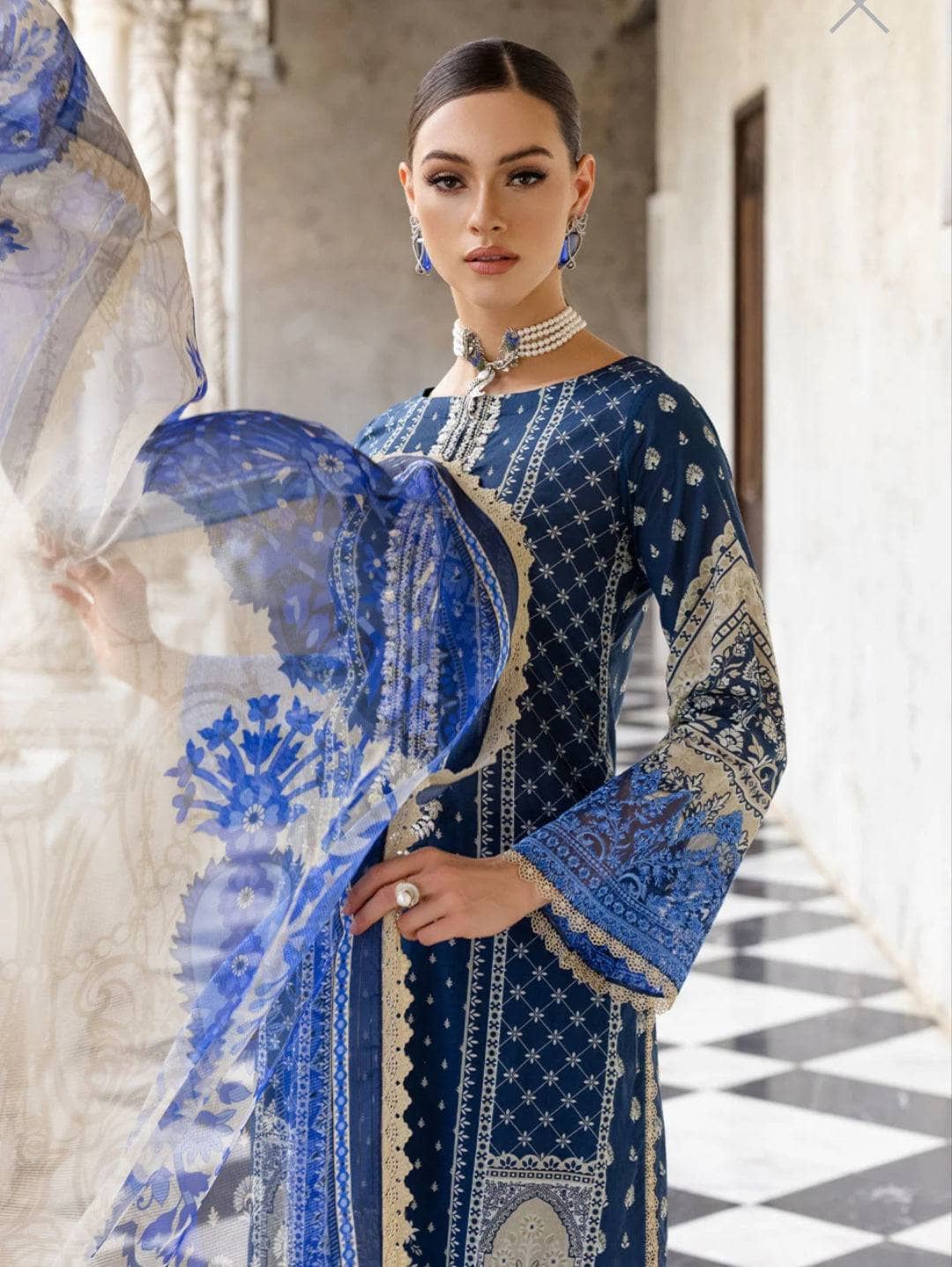img_zainab_chottani_tahra_lawn_23_awwal_boutique