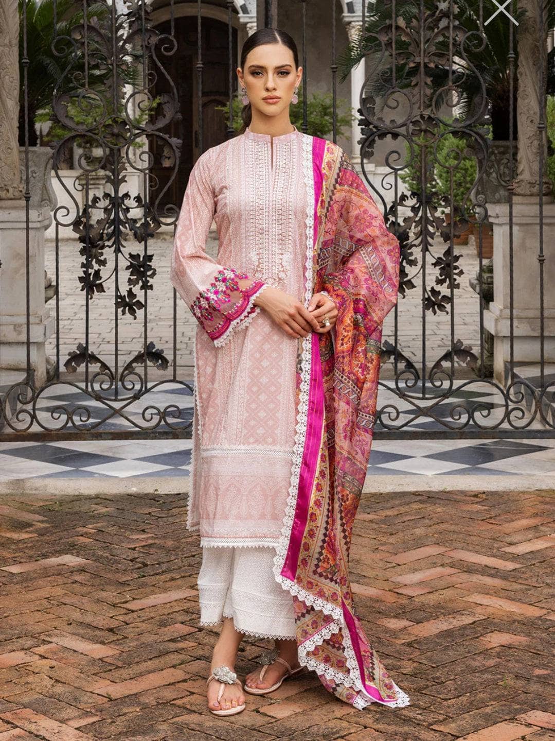 img_zainab_chottani_tahra_lawn_23_awwal_boutique