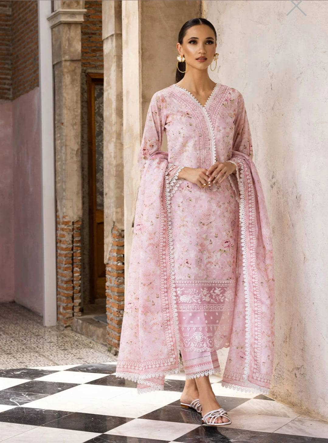 img_zainab_chottani_tahra_lawn_23_awwal_boutique