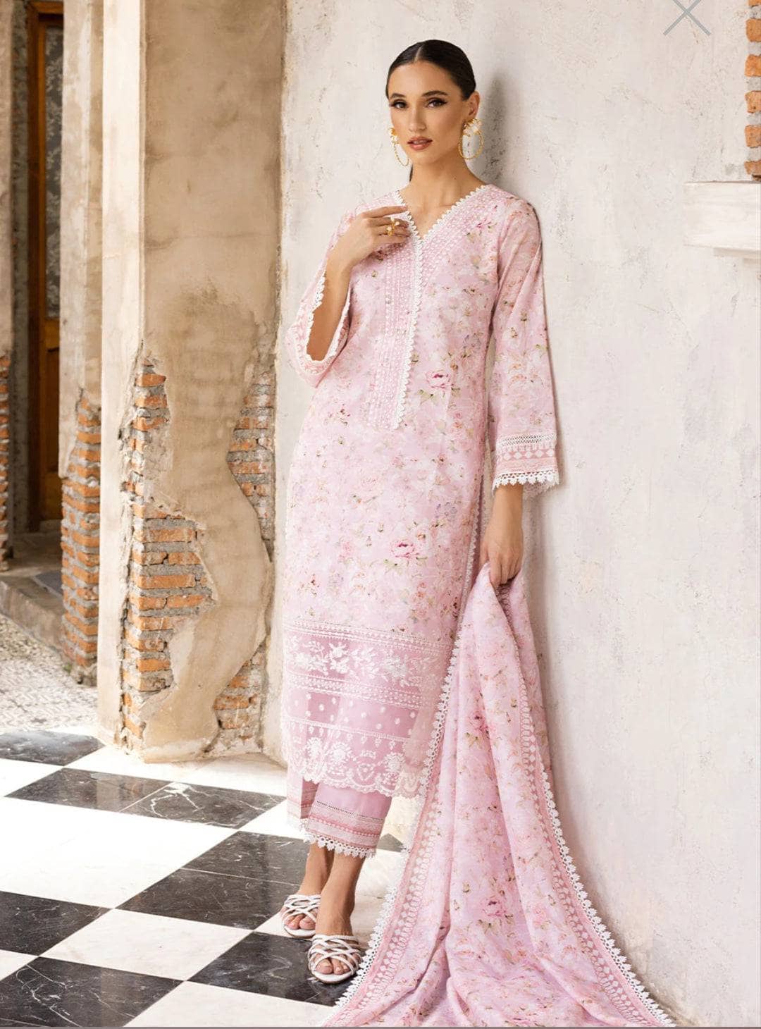 img_zainab_chottani_tahra_lawn_23_awwal_boutique
