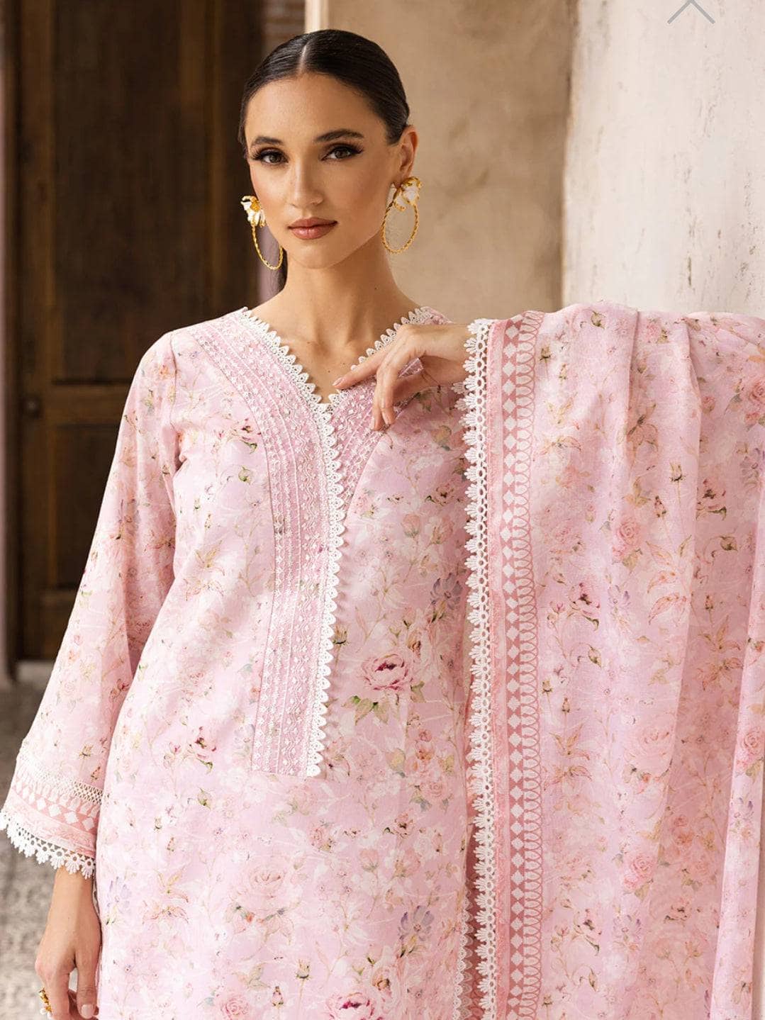 img_zainab_chottani_tahra_lawn_23_awwal_boutique