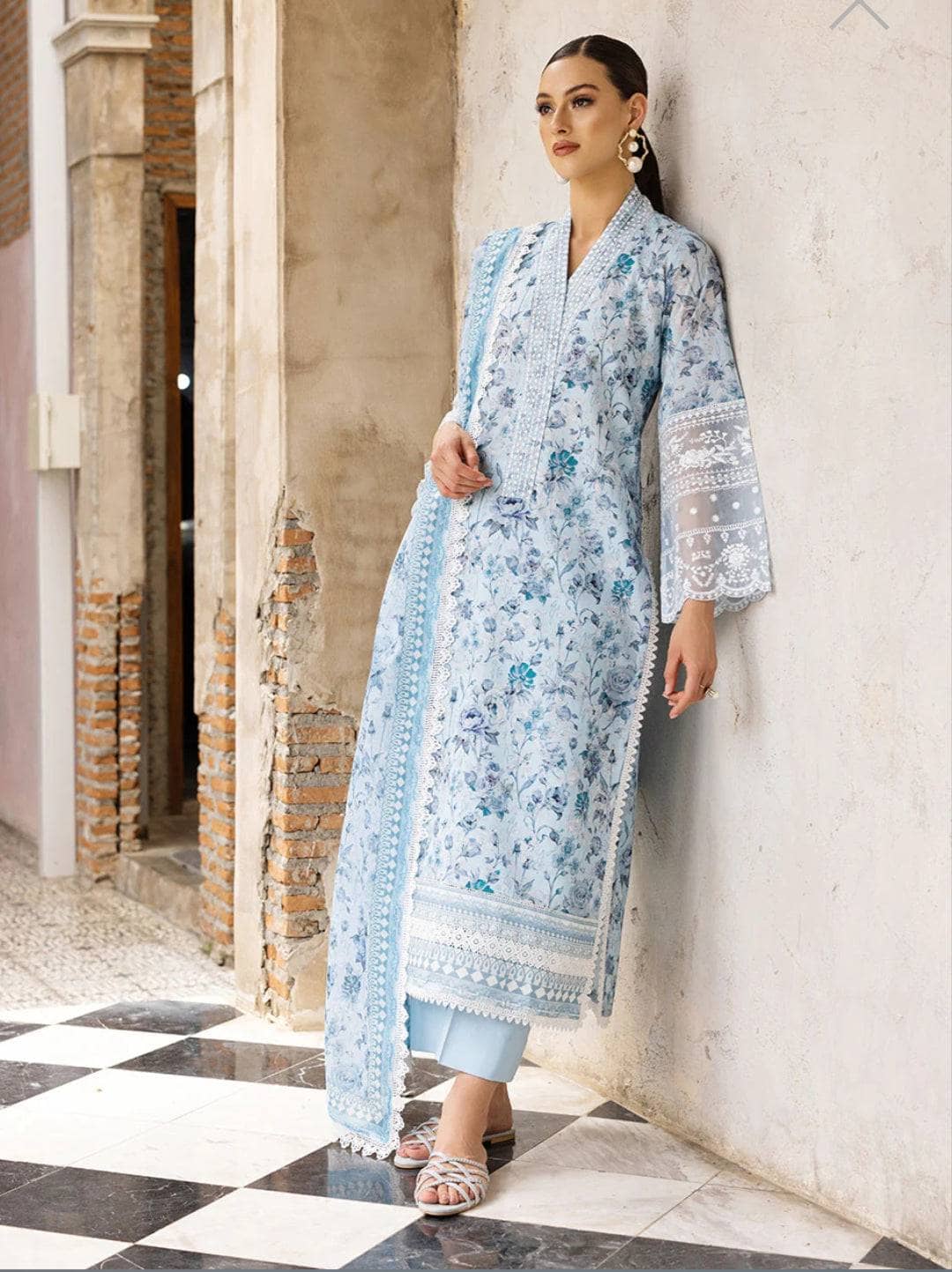 img_zainab_chottani_tahra_lawn_23_awwal_boutique