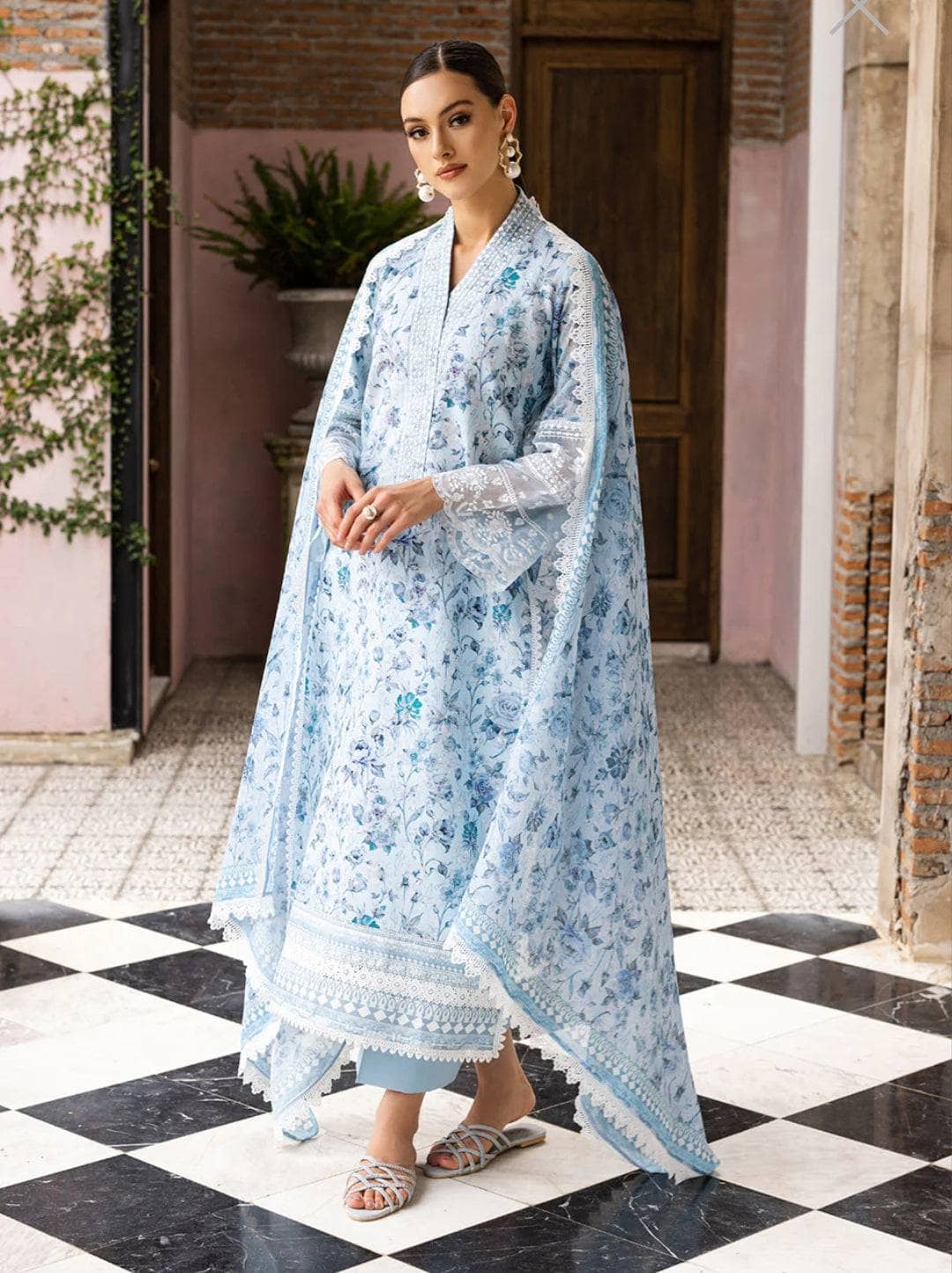 img_zainab_chottani_tahra_lawn_23_awwal_boutique