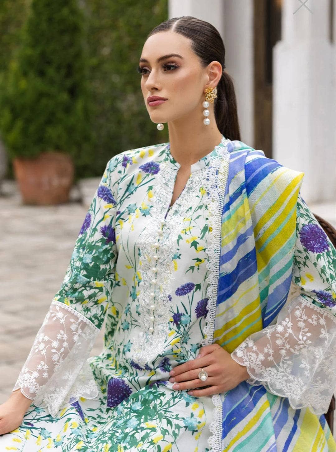 img_zainab_chottani_tahra_lawn_23_awwal_boutique