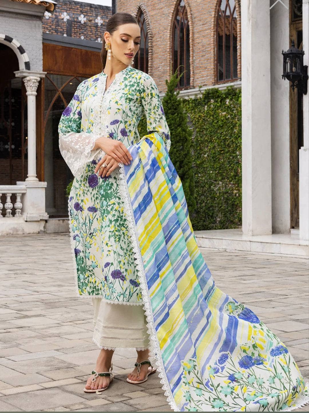img_zainab_chottani_tahra_lawn_23_awwal_boutique