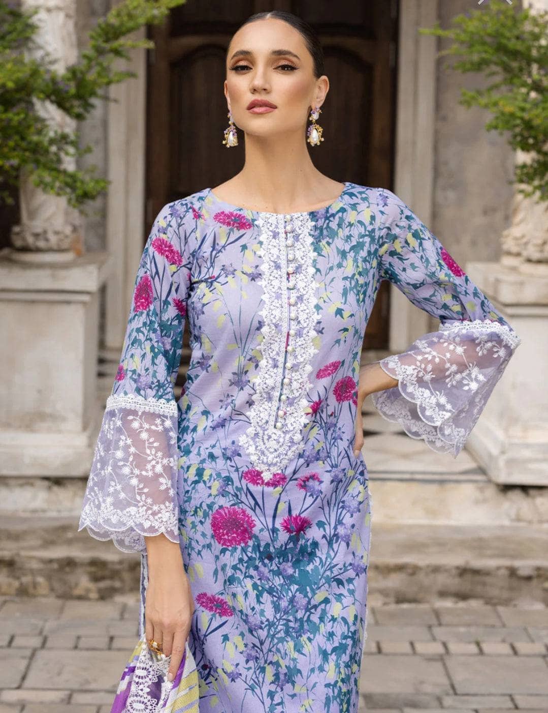 img_zainab_chottani_tahra_lawn_23_awwal_boutique