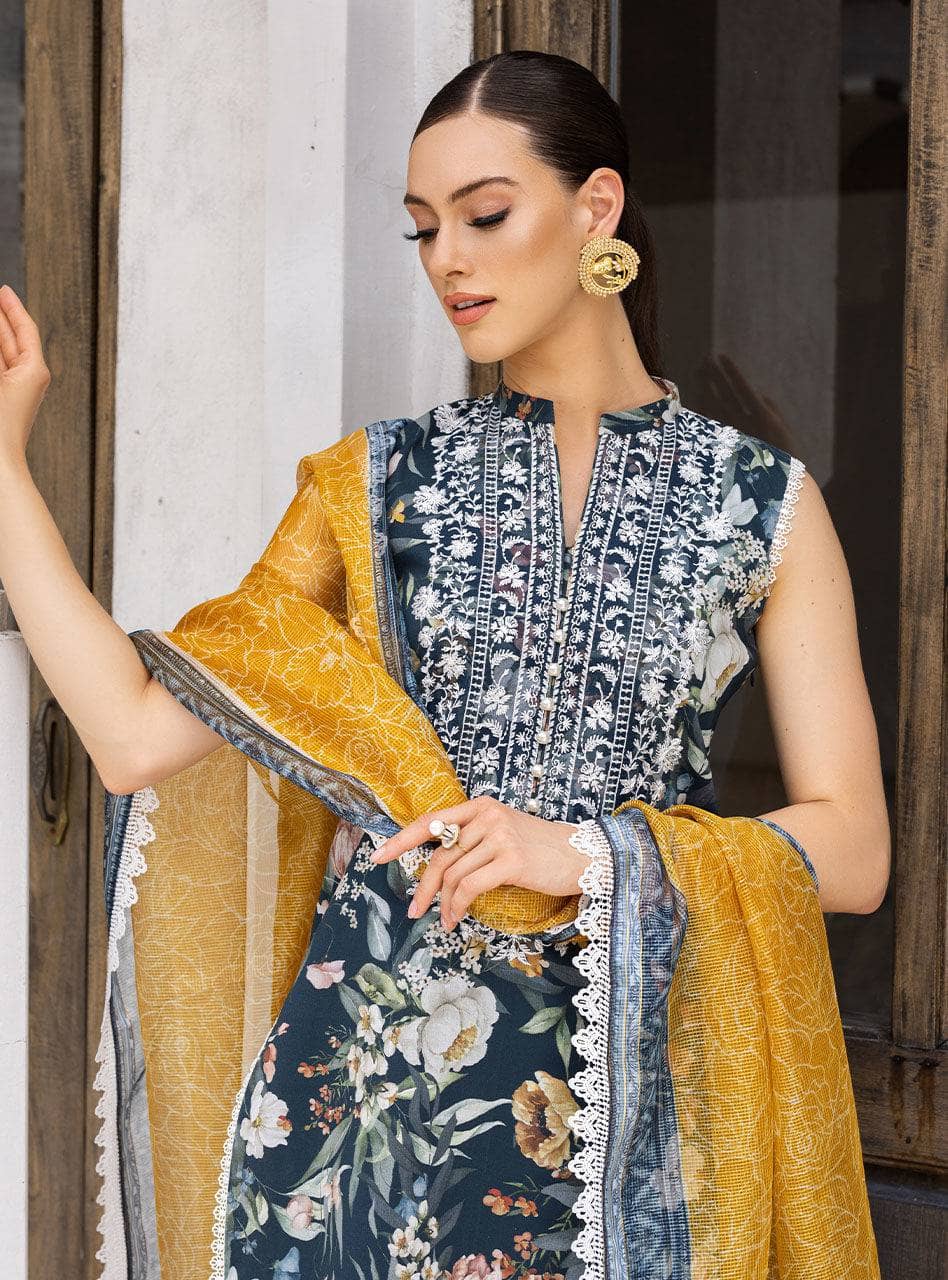 img_zainab_chottani_tahra_lawn_23_awwal_boutique