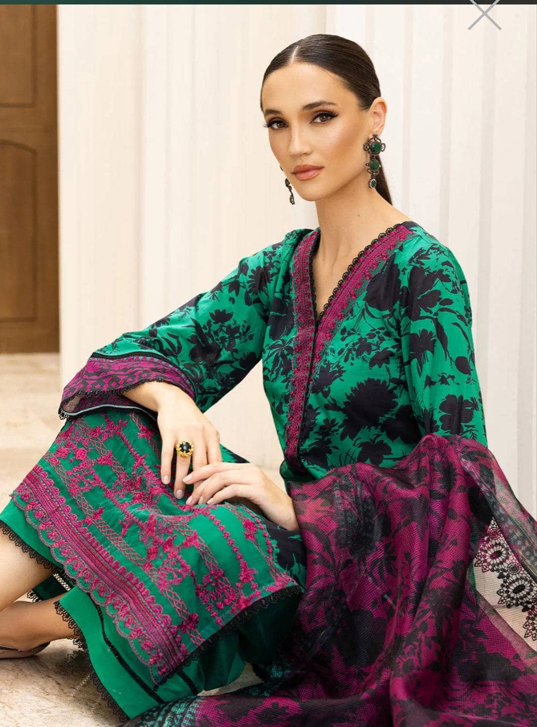 img_zainab_chottani_tahra_lawn_23_awwal_boutique