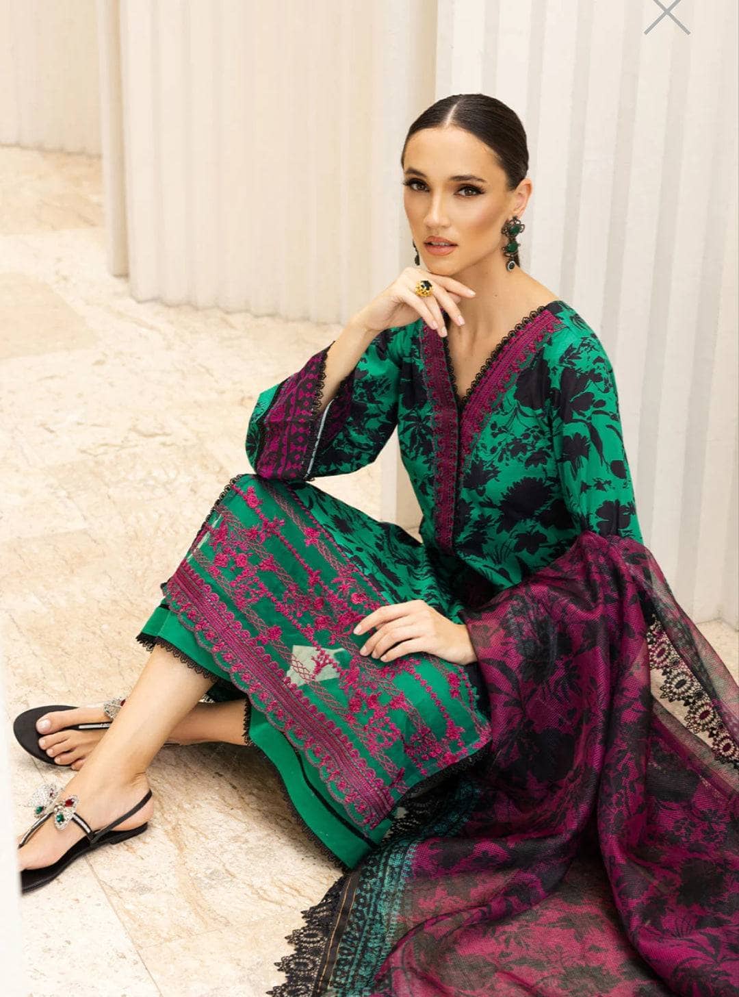 img_zainab_chottani_tahra_lawn_23_awwal_boutique
