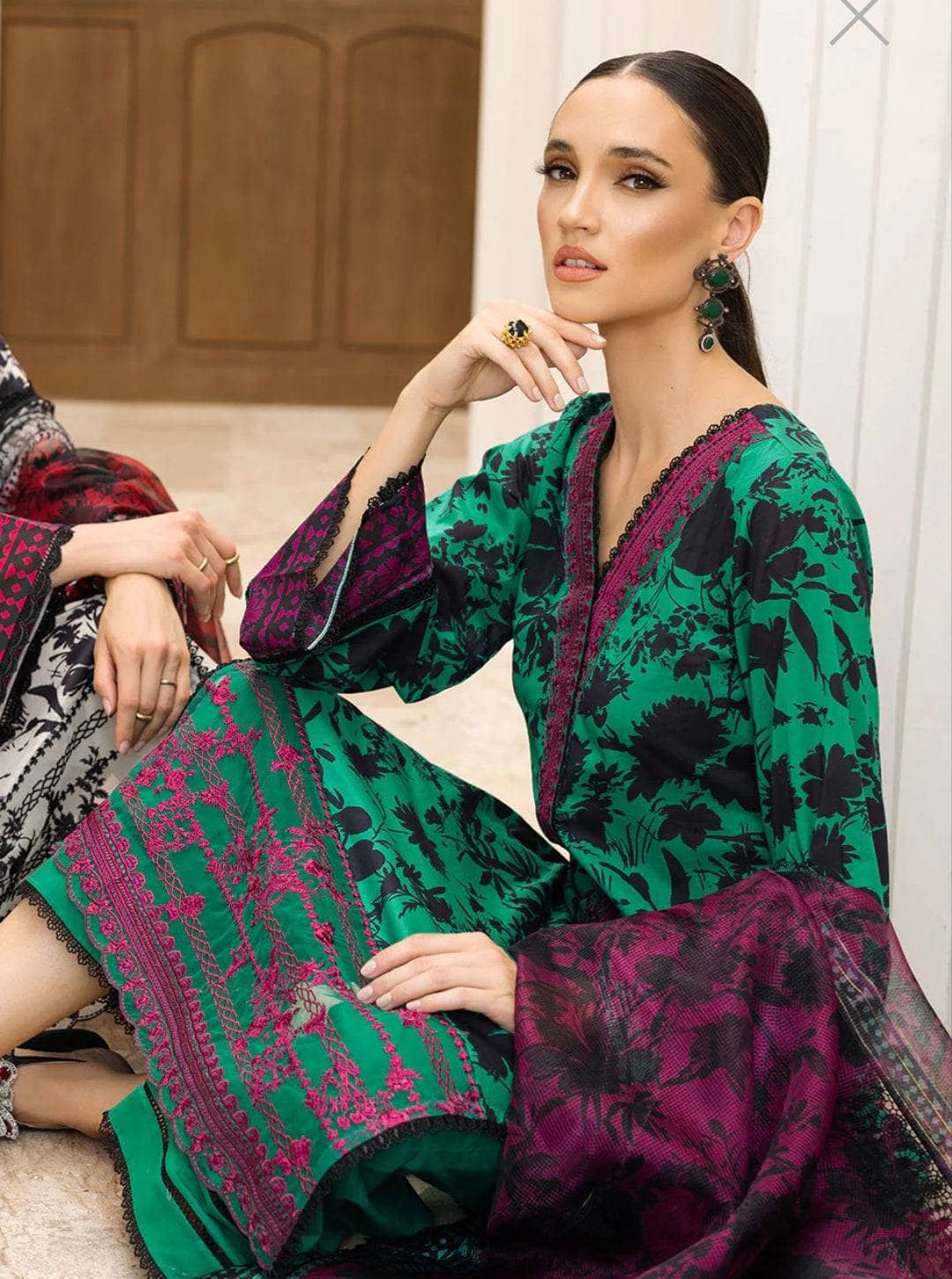 img_zainab_chottani_tahra_lawn_23_awwal_boutique