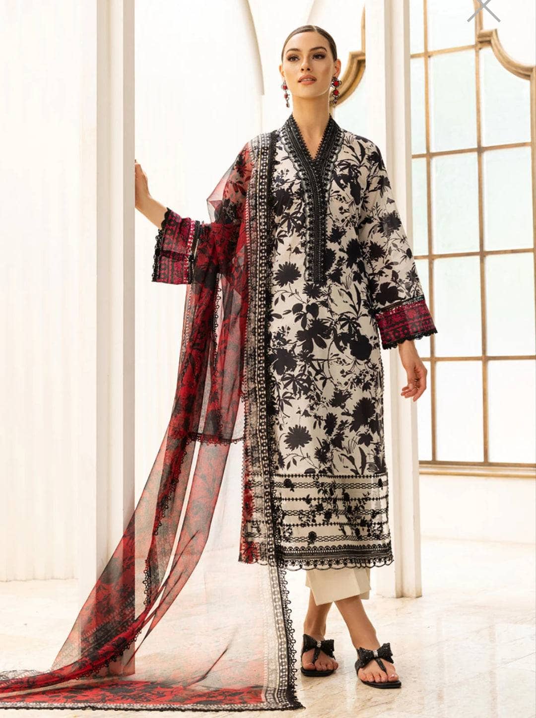 img_zainab_chottani_tahra_lawn_23_awwal_boutique