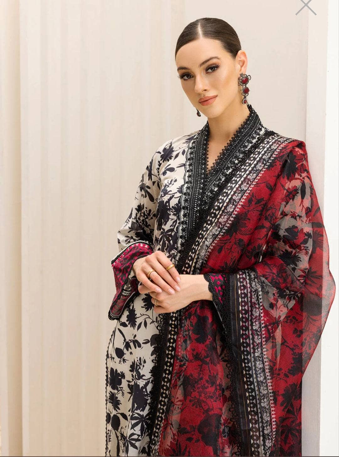 img_zainab_chottani_tahra_lawn_23_awwal_boutique
