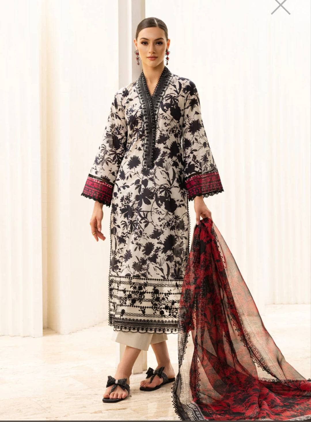 img_zainab_chottani_tahra_lawn_23_awwal_boutique