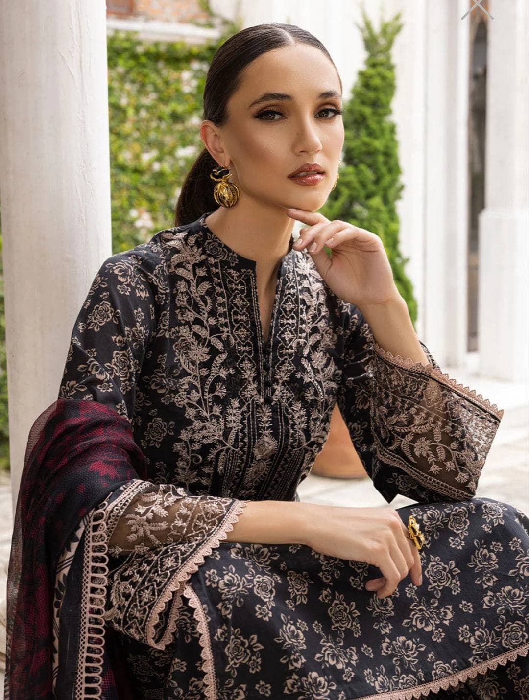img_zainab_chottani_tahra_lawn_23_awwal_boutique