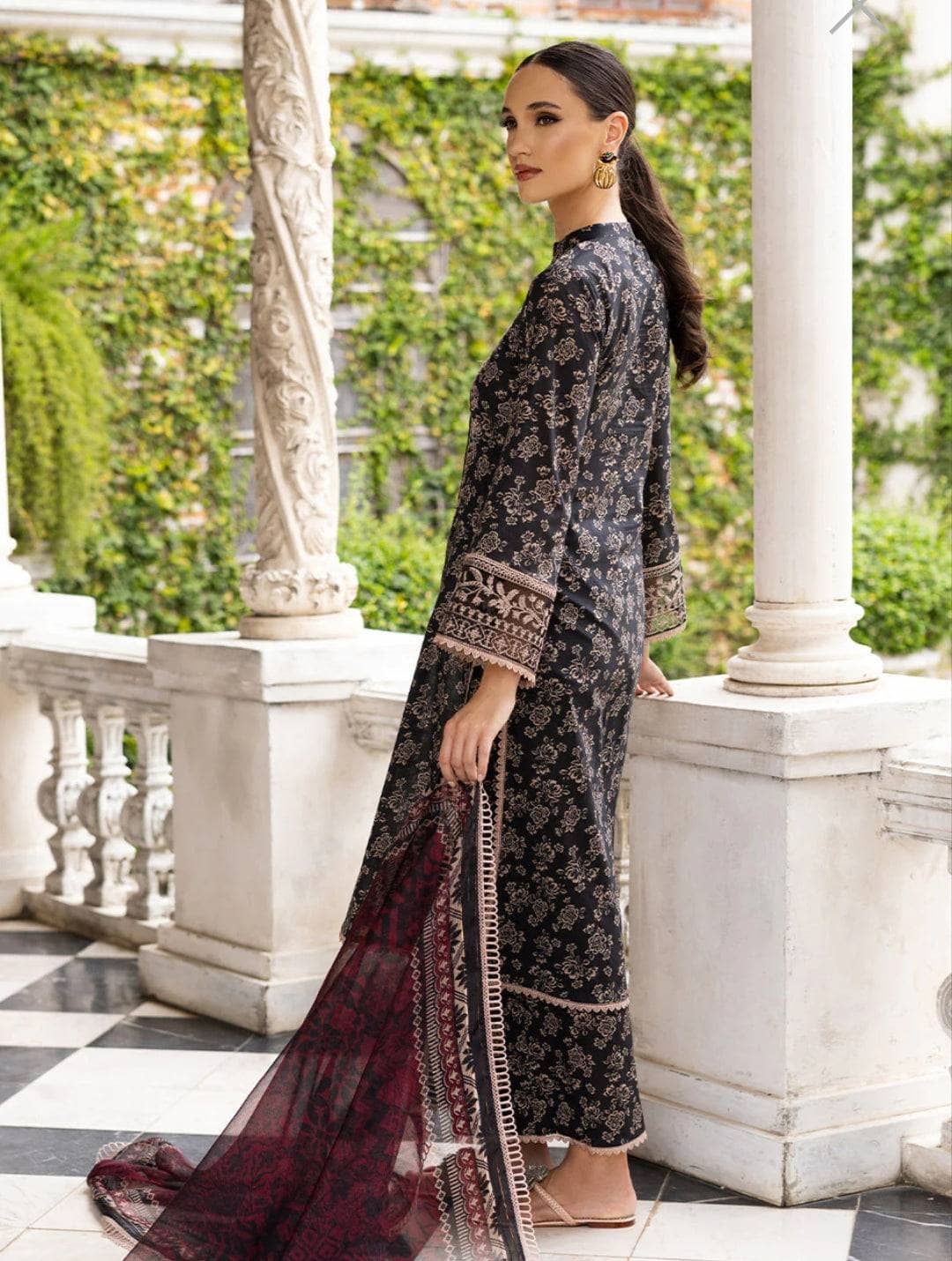 img_zainab_chottani_tahra_lawn_23_awwal_boutique