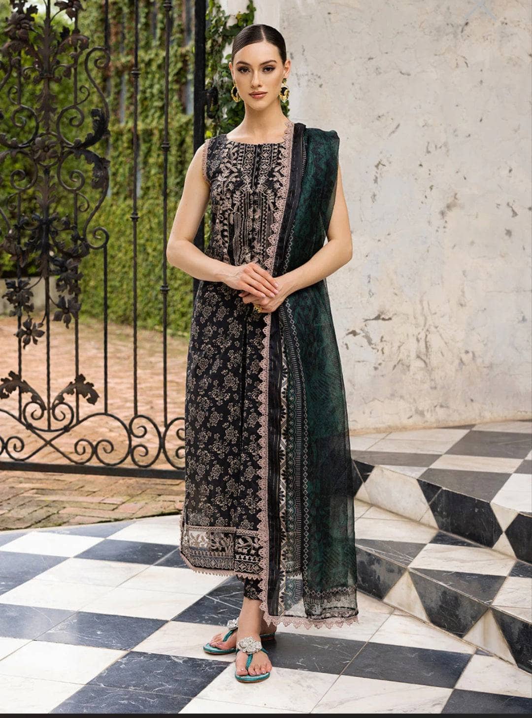 img_zainab_chottani_tahra_lawn_23_awwal_boutique