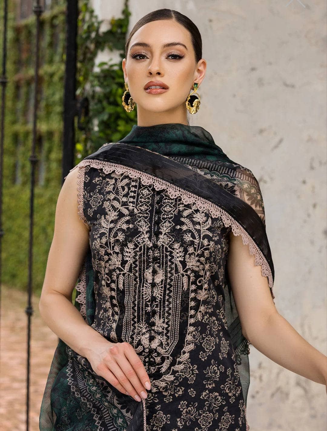 img_zainab_chottani_tahra_lawn_23_awwal_boutique