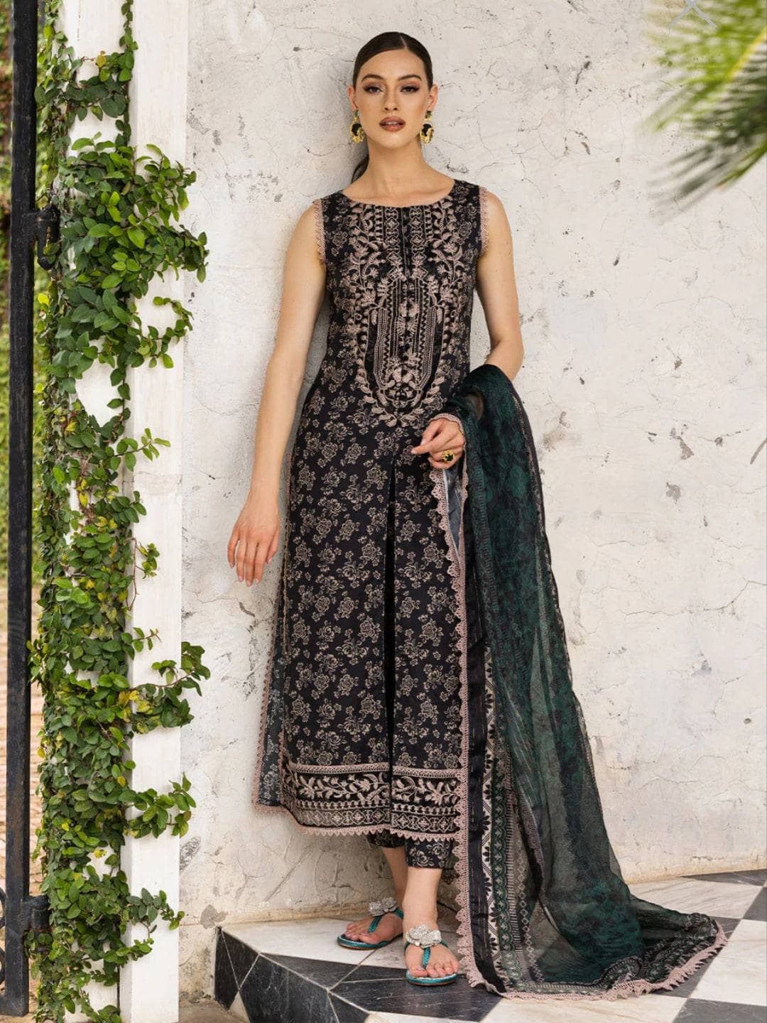 img_zainab_chottani_tahra_lawn_23_awwal_boutique