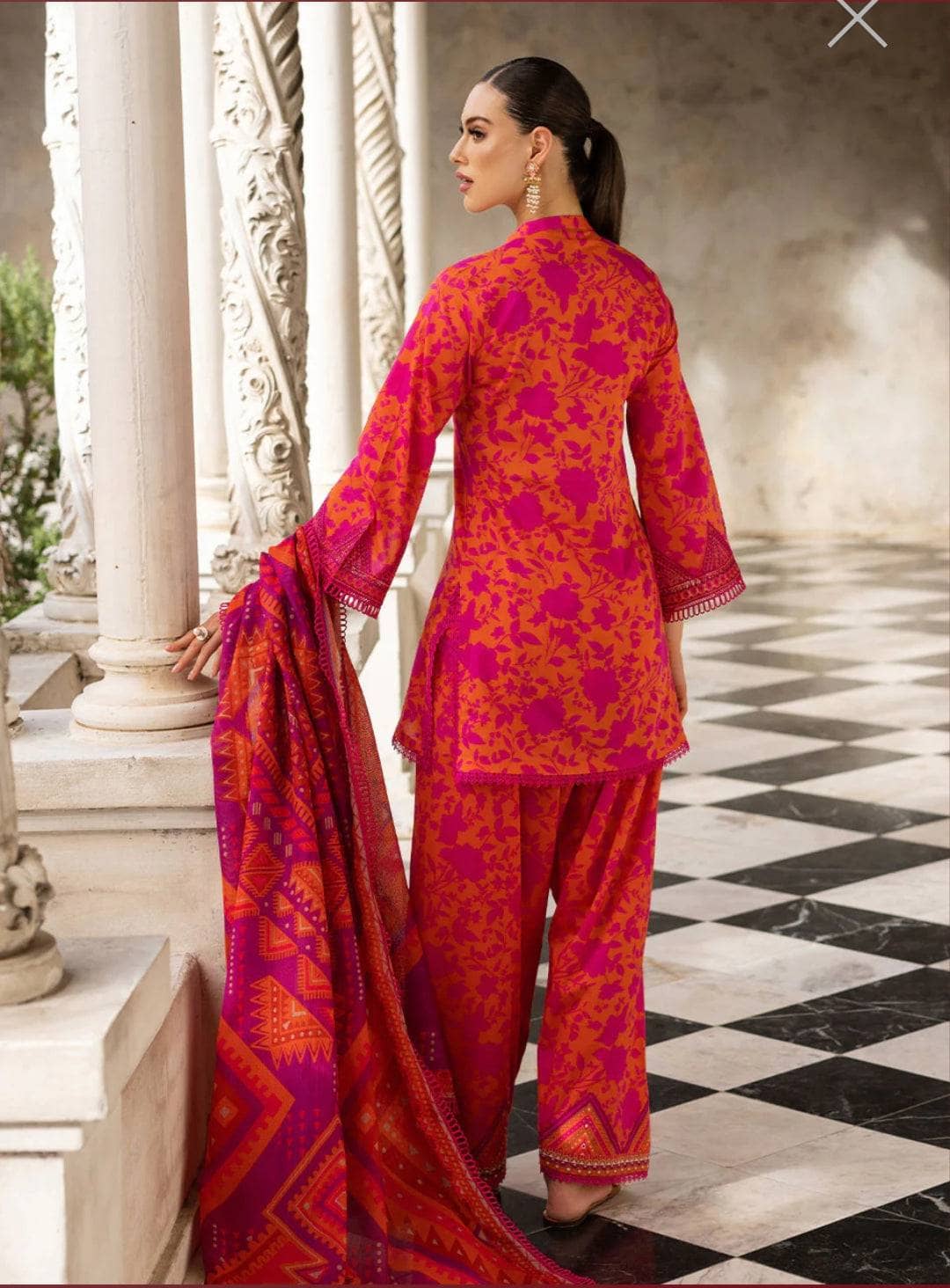 img_zainab_chottani_tahra_lawn_23_awwal_boutique
