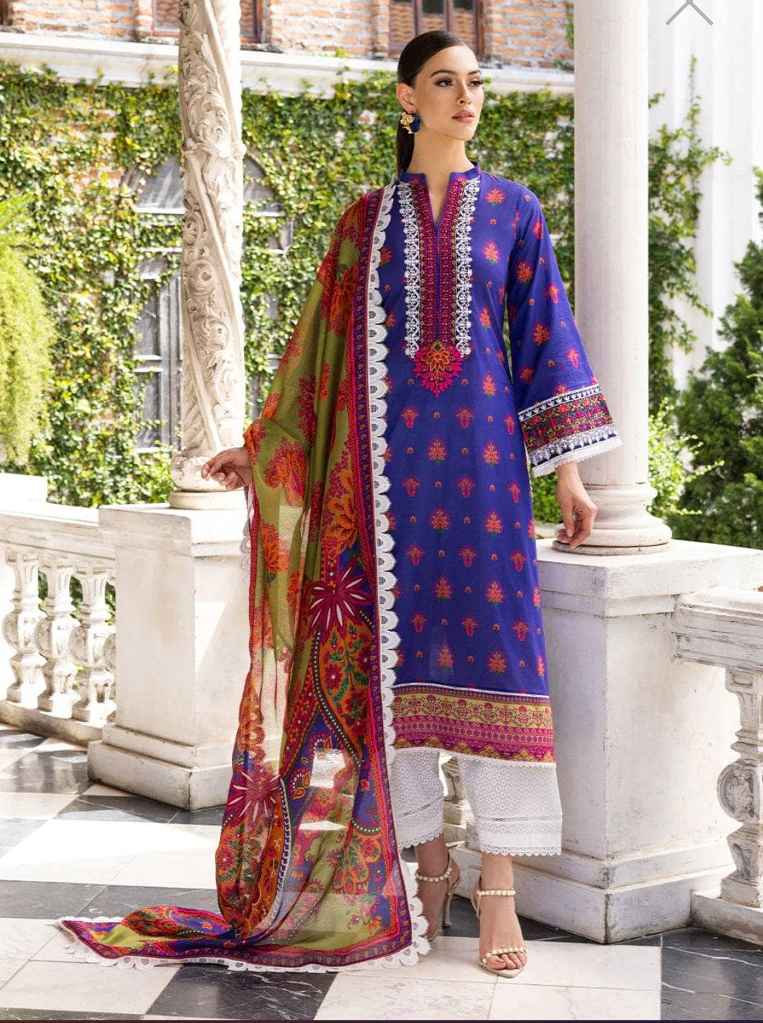 img_zainab_chottani_tahra_lawn_23_awwal_boutique