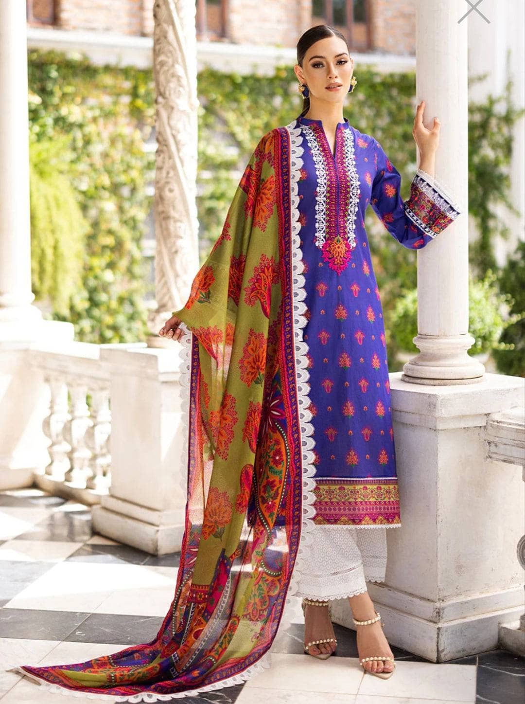img_zainab_chottani_tahra_lawn_23_awwal_boutique