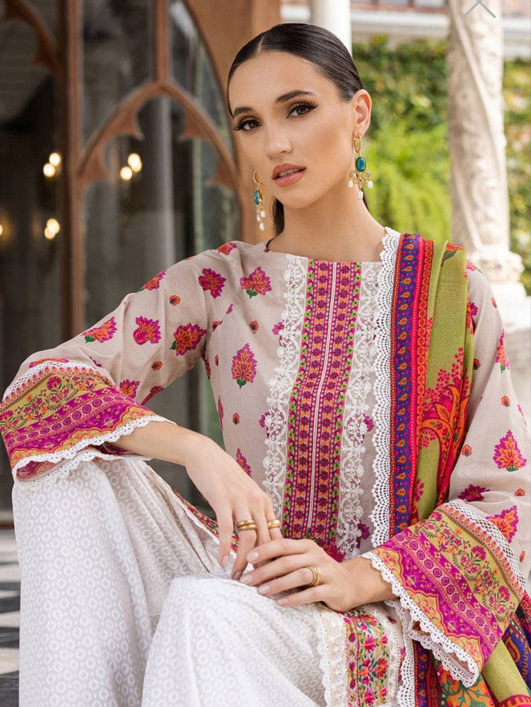 img_zainab_chottani_tahra_lawn_23_awwal_boutique