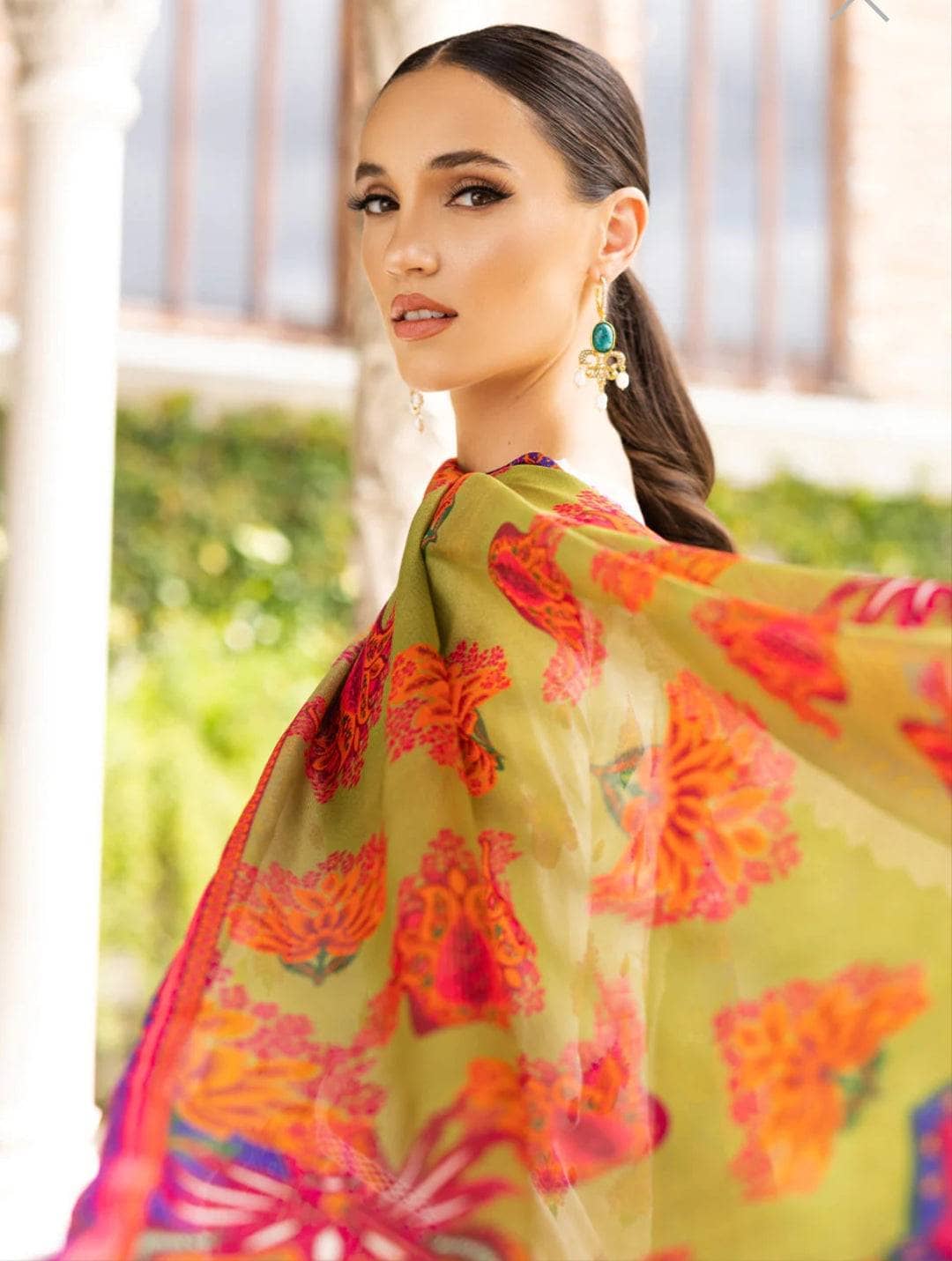 img_zainab_chottani_tahra_lawn_23_awwal_boutique
