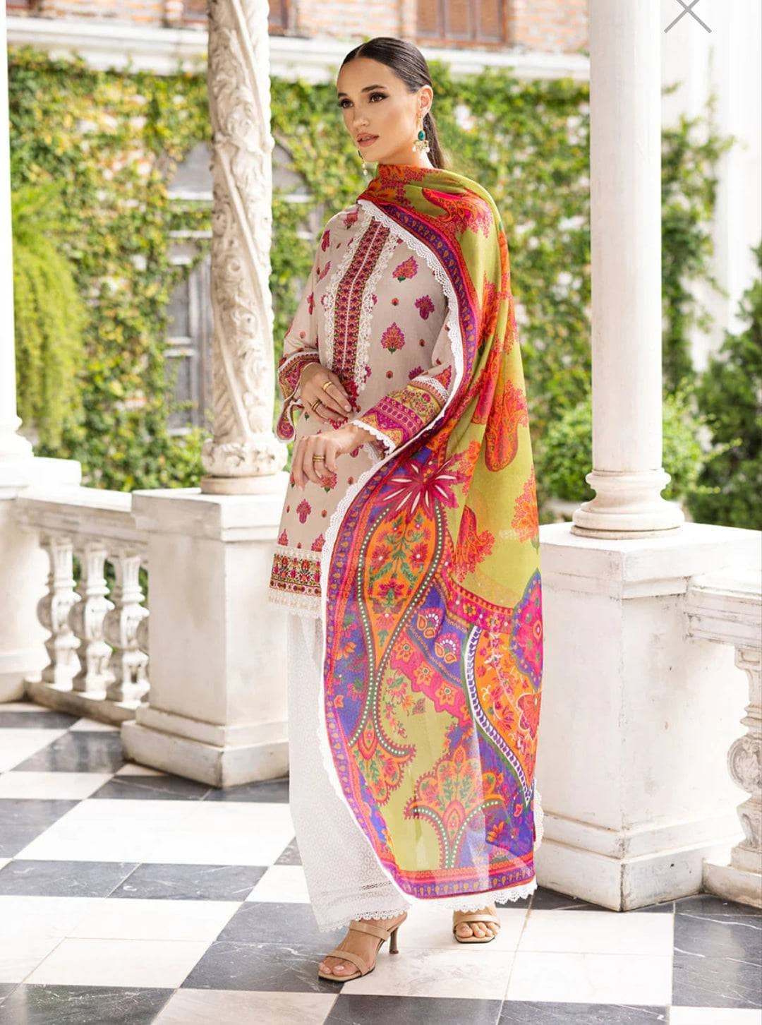 img_zainab_chottani_tahra_lawn_23_awwal_boutique