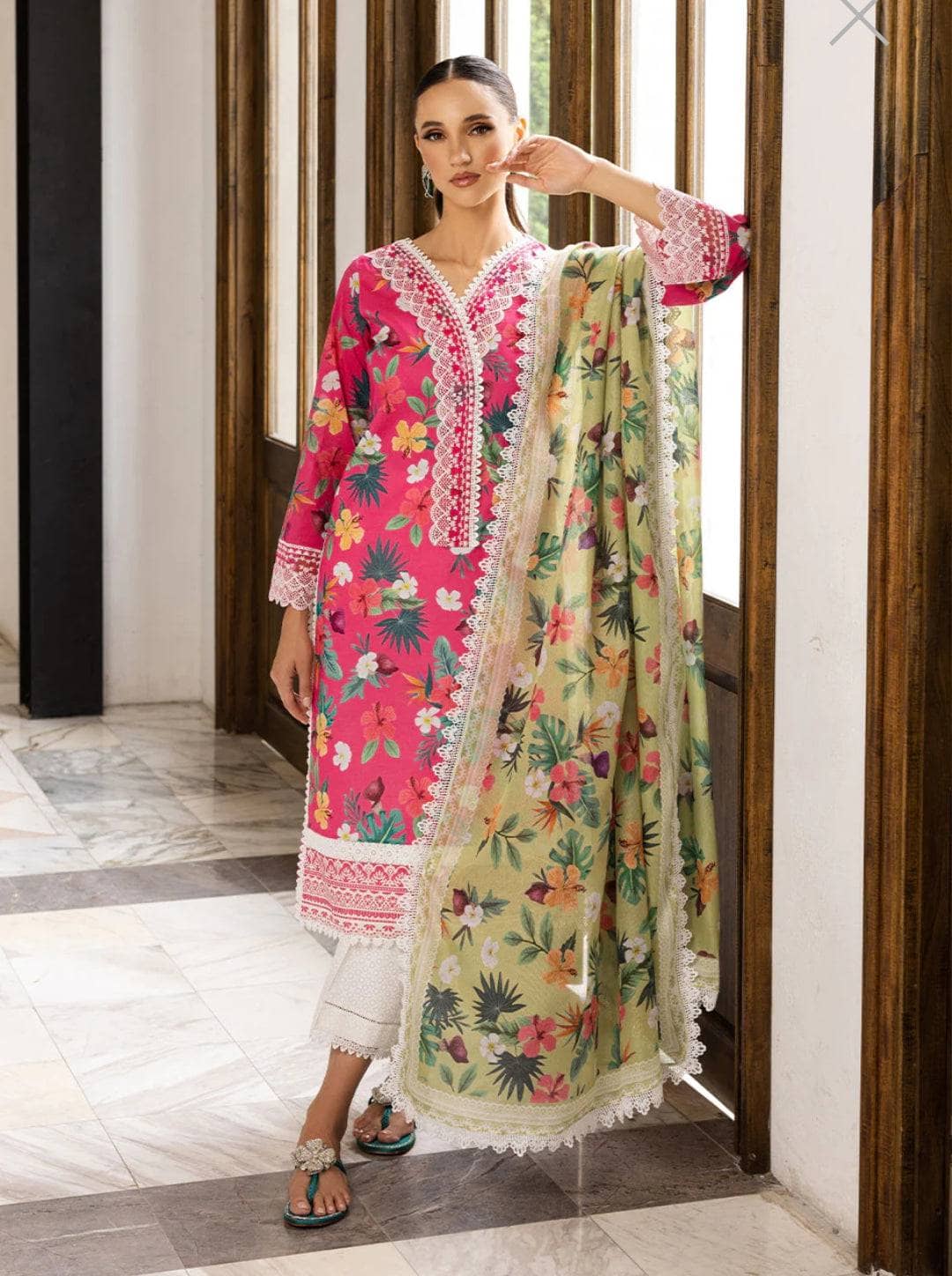 img_zainab_chottani_tahra_lawn_23_awwal_boutique