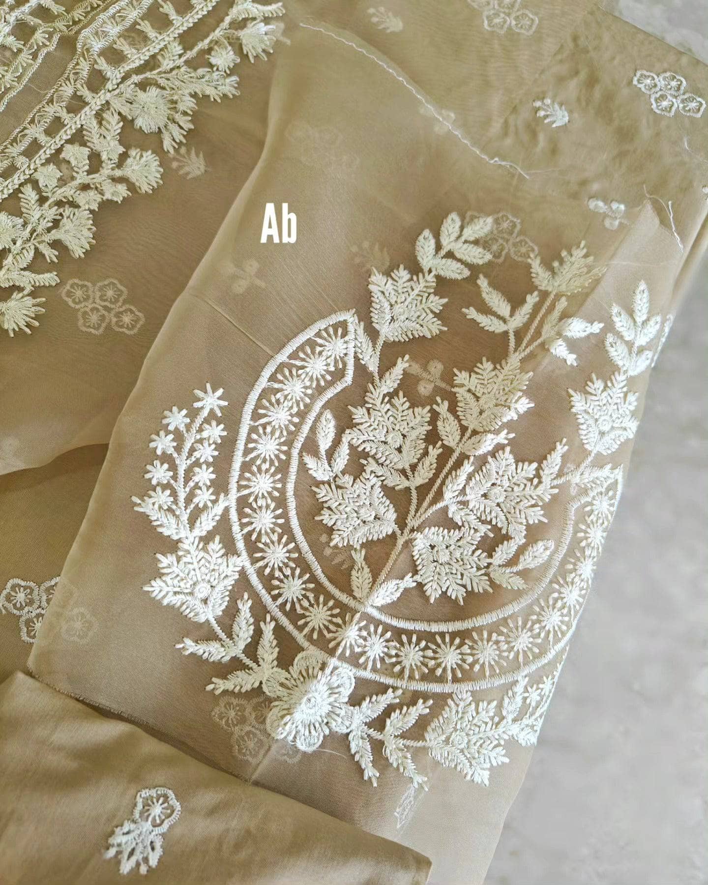img_zainab_chottani_lawn_24_awwal-boutique