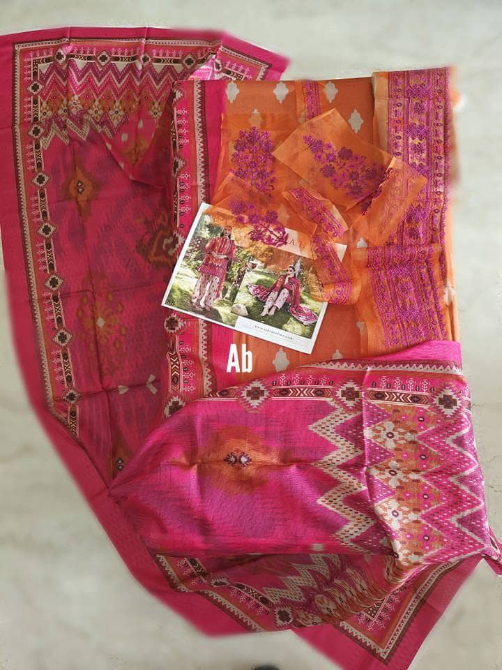 img_zainab_chottani_tahra_lawn_awwal_boutique