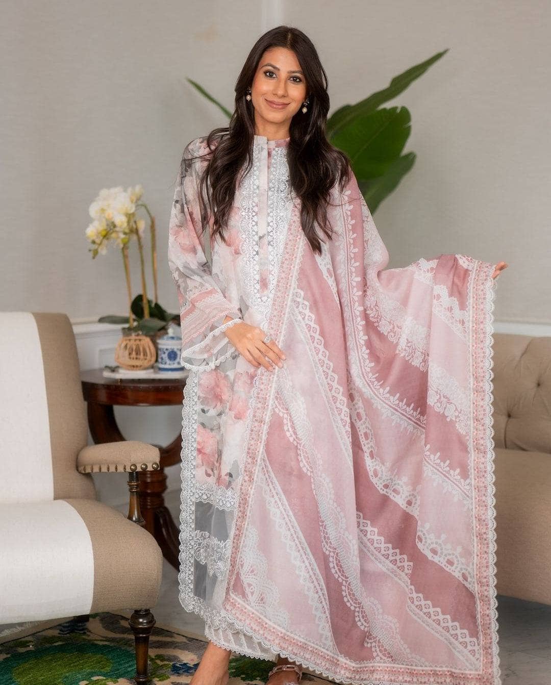 img_zainab_chottani_awwal_boutique