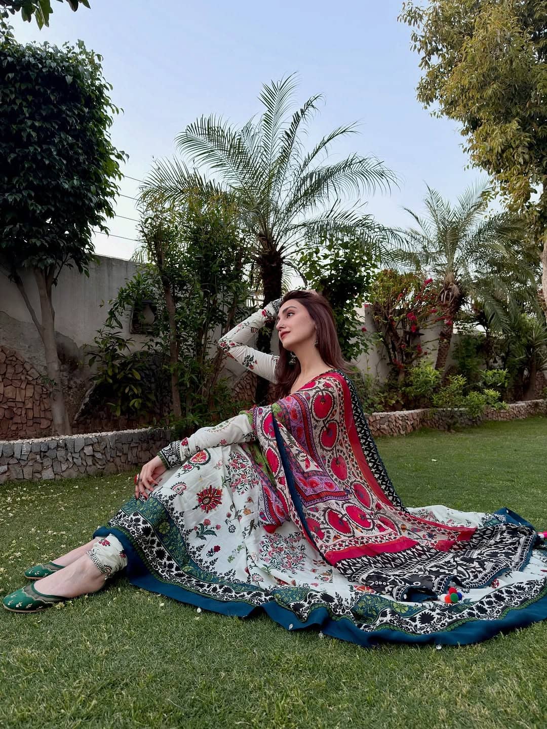 img_zara_shahjahan_anarkali_lawn_awwal_boutique