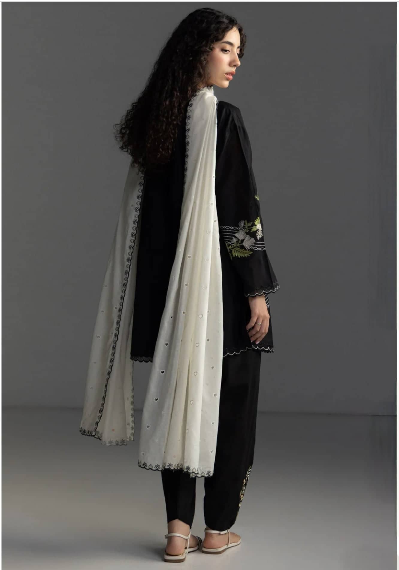 img_coco_lawn_by_zara_shahjahan_awwal_boutique