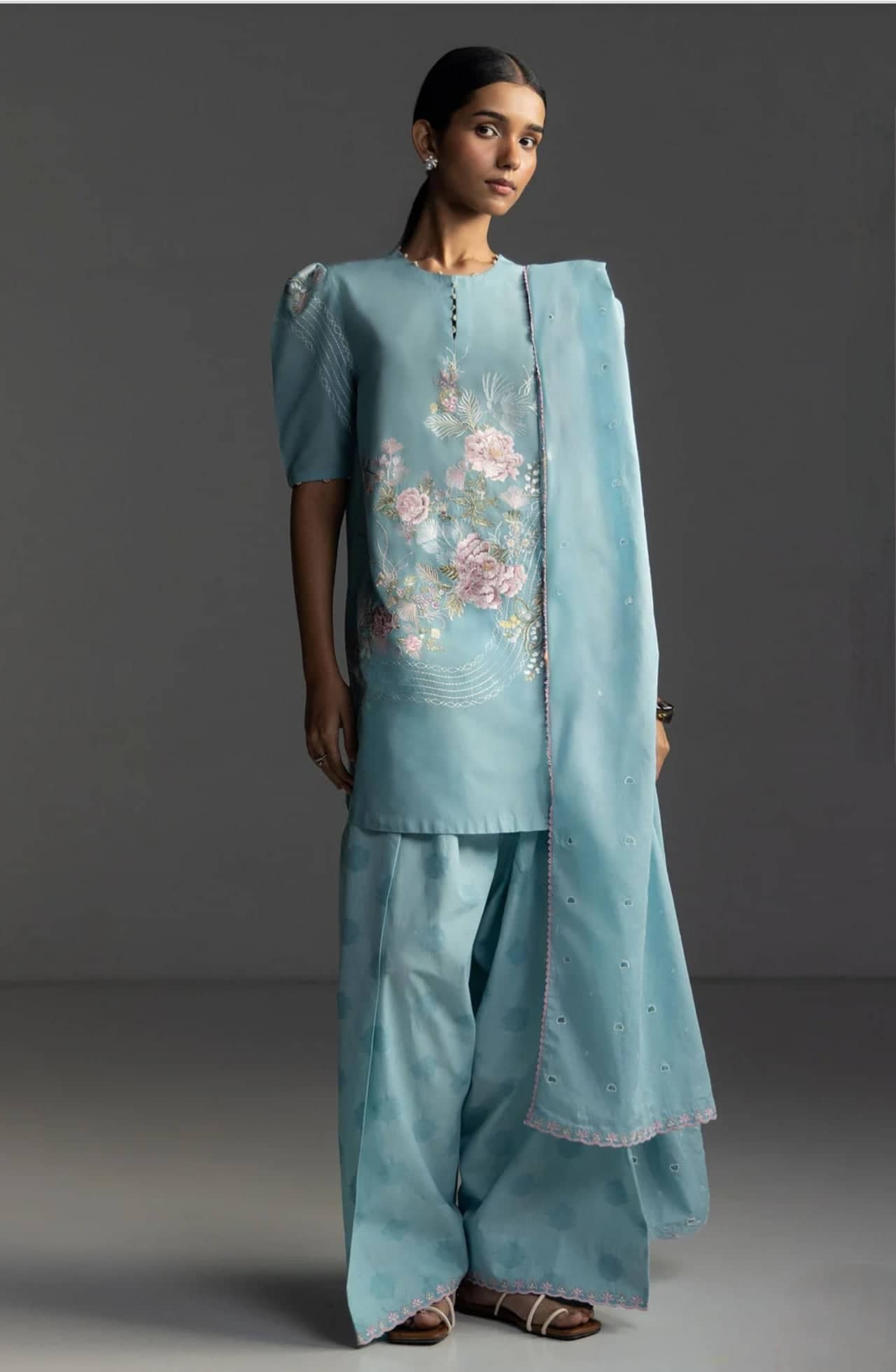 img_coco_lawn_26_awwal_boutique