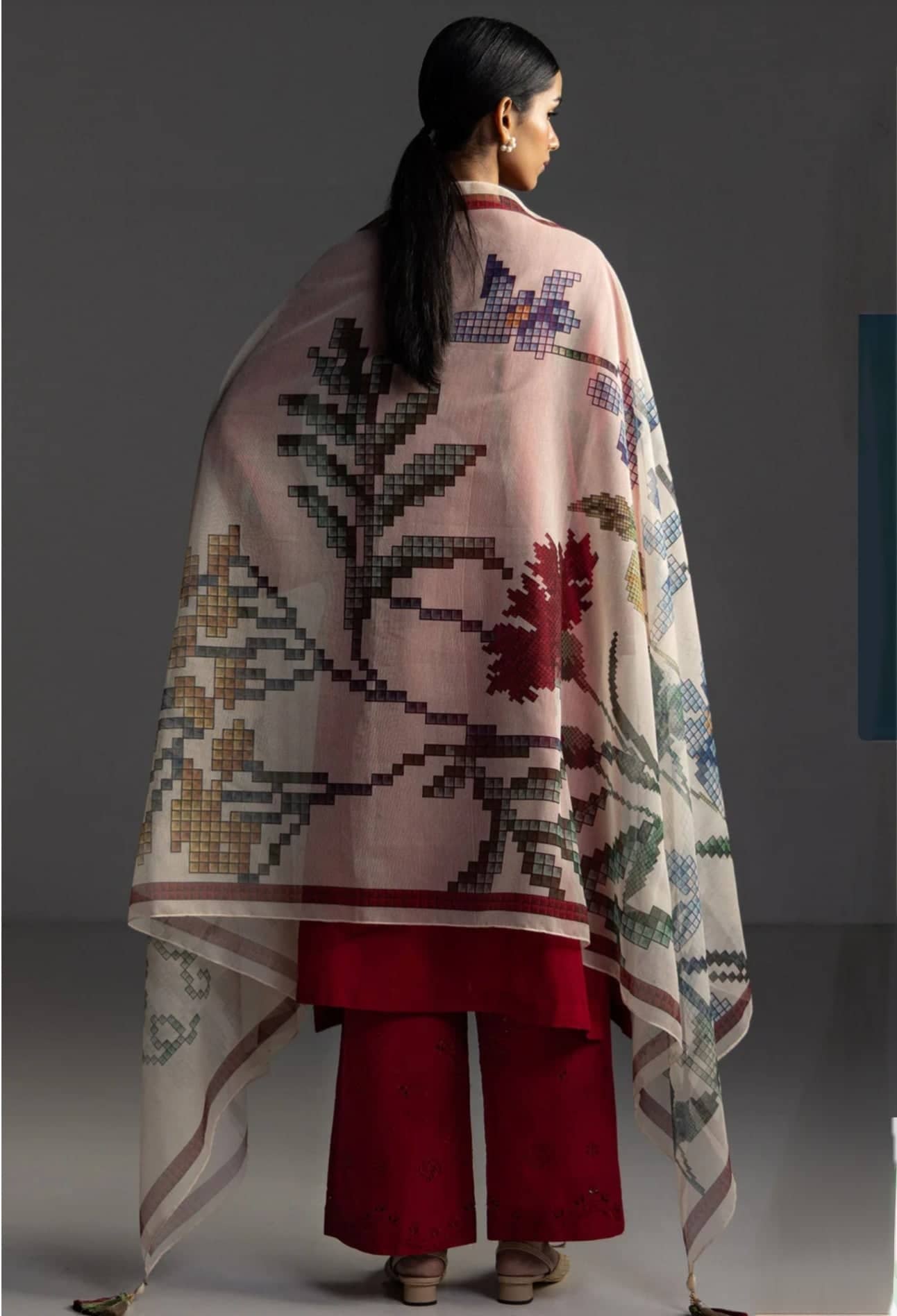 img_coco_lawn_26_awwal_boutique