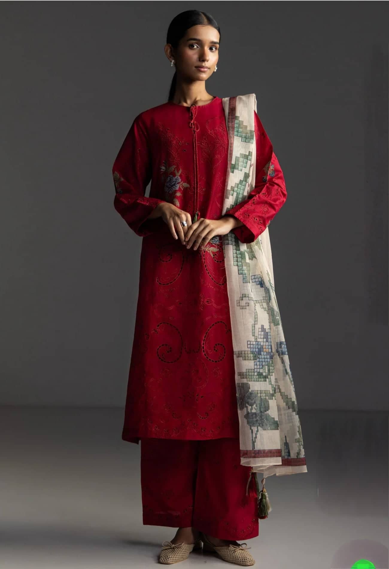 img_coco_lawn_26_awwal_boutique